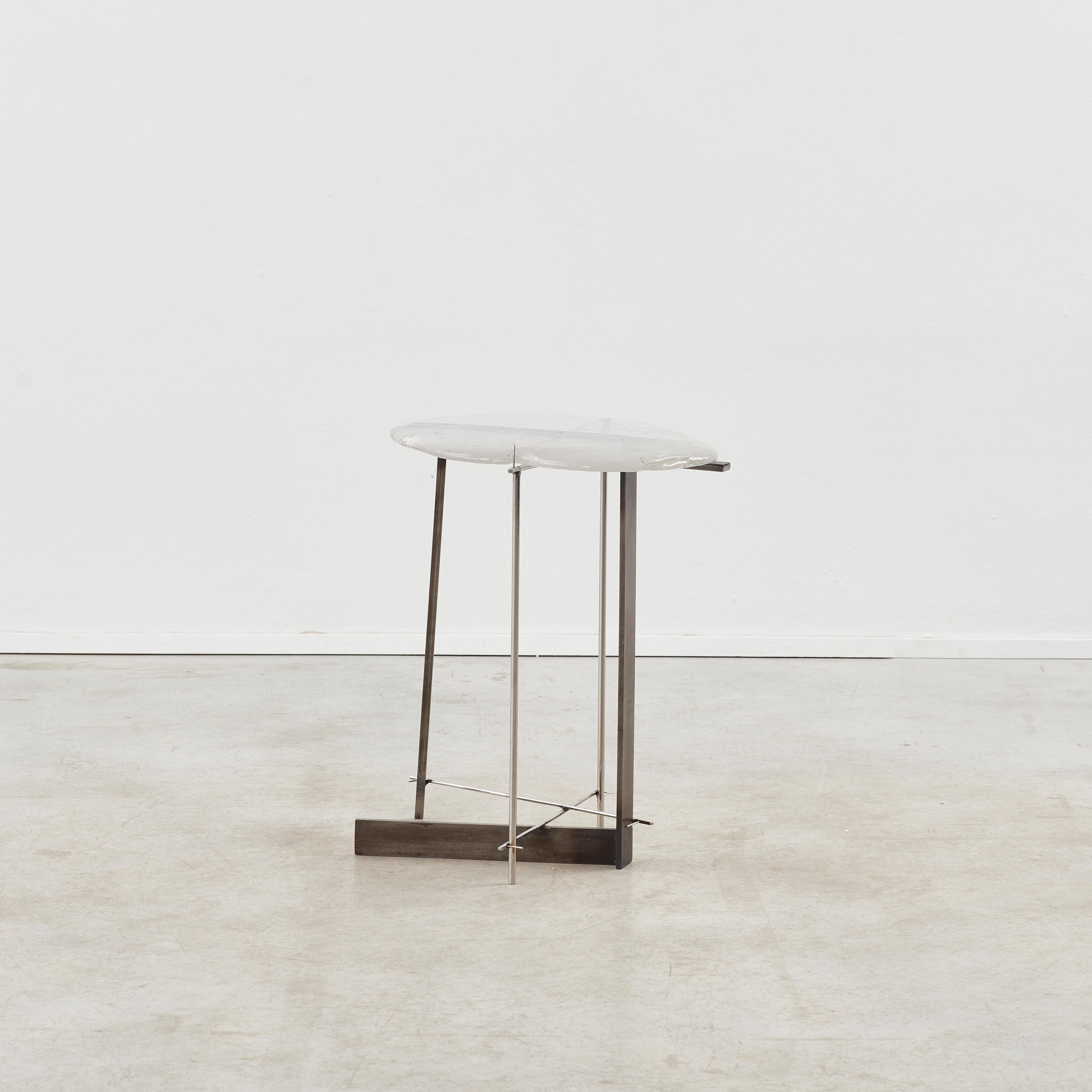 Britannique Table d'appoint Grace Prince Held Absence n°4, Royaume-Uni, 2025, AP 1, édition de 30 en vente