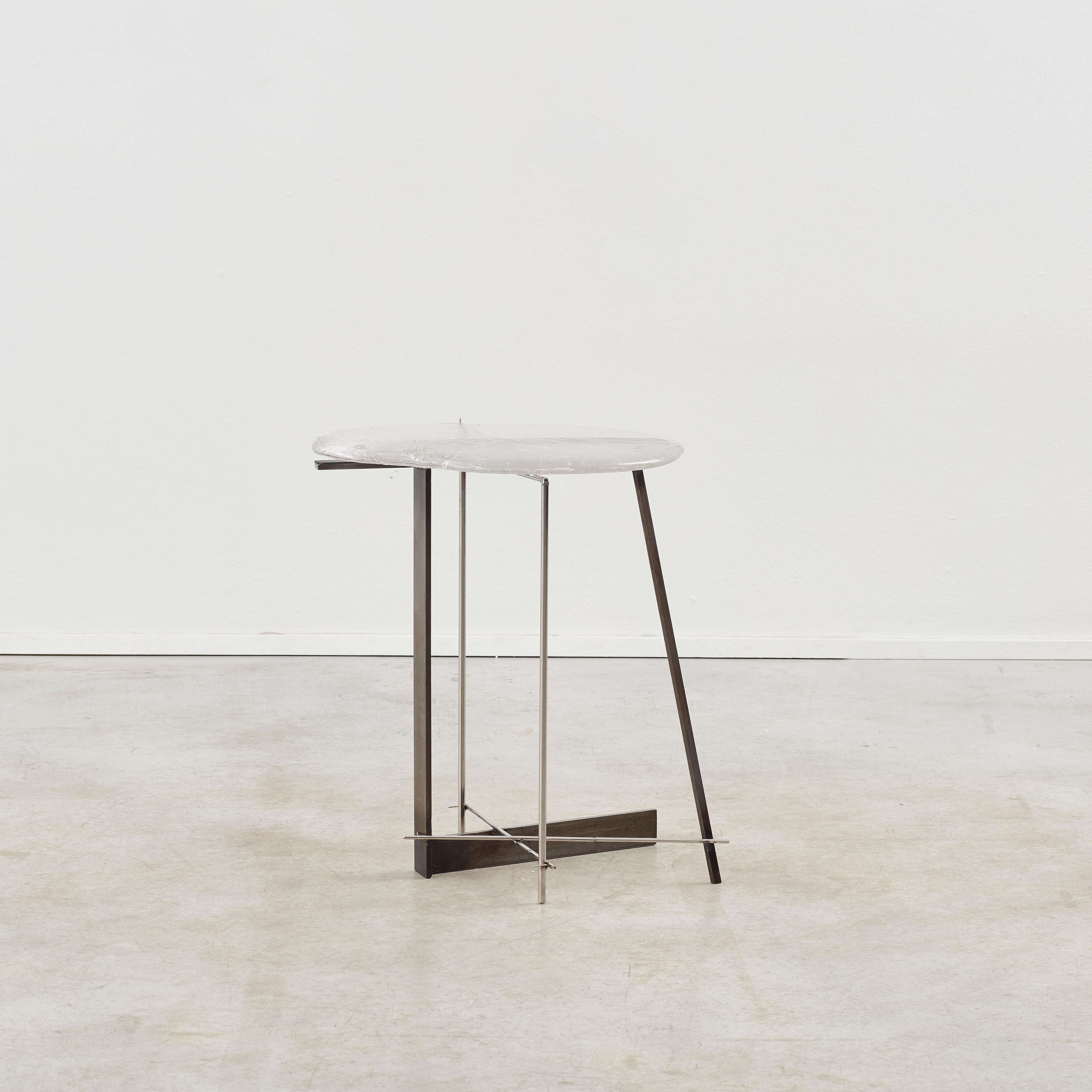 XXIe siècle et contemporain Table d'appoint Grace Prince Held Absence n°4, Royaume-Uni, 2025, AP 1, édition de 30 en vente