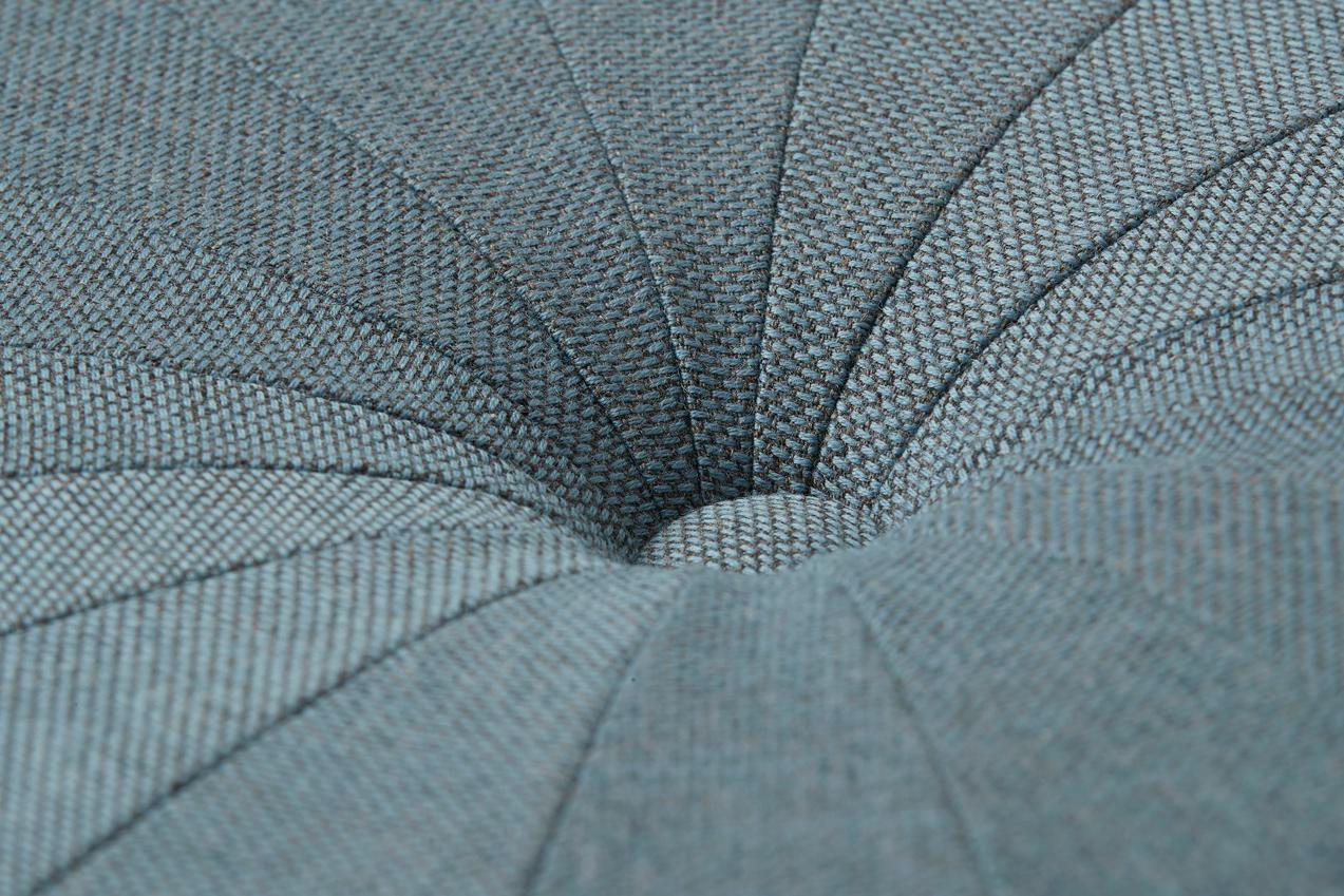 Pouf Grace Sprinkles en forme d'aubergine par Warm Nordic Neuf - En vente à Geneve, CH