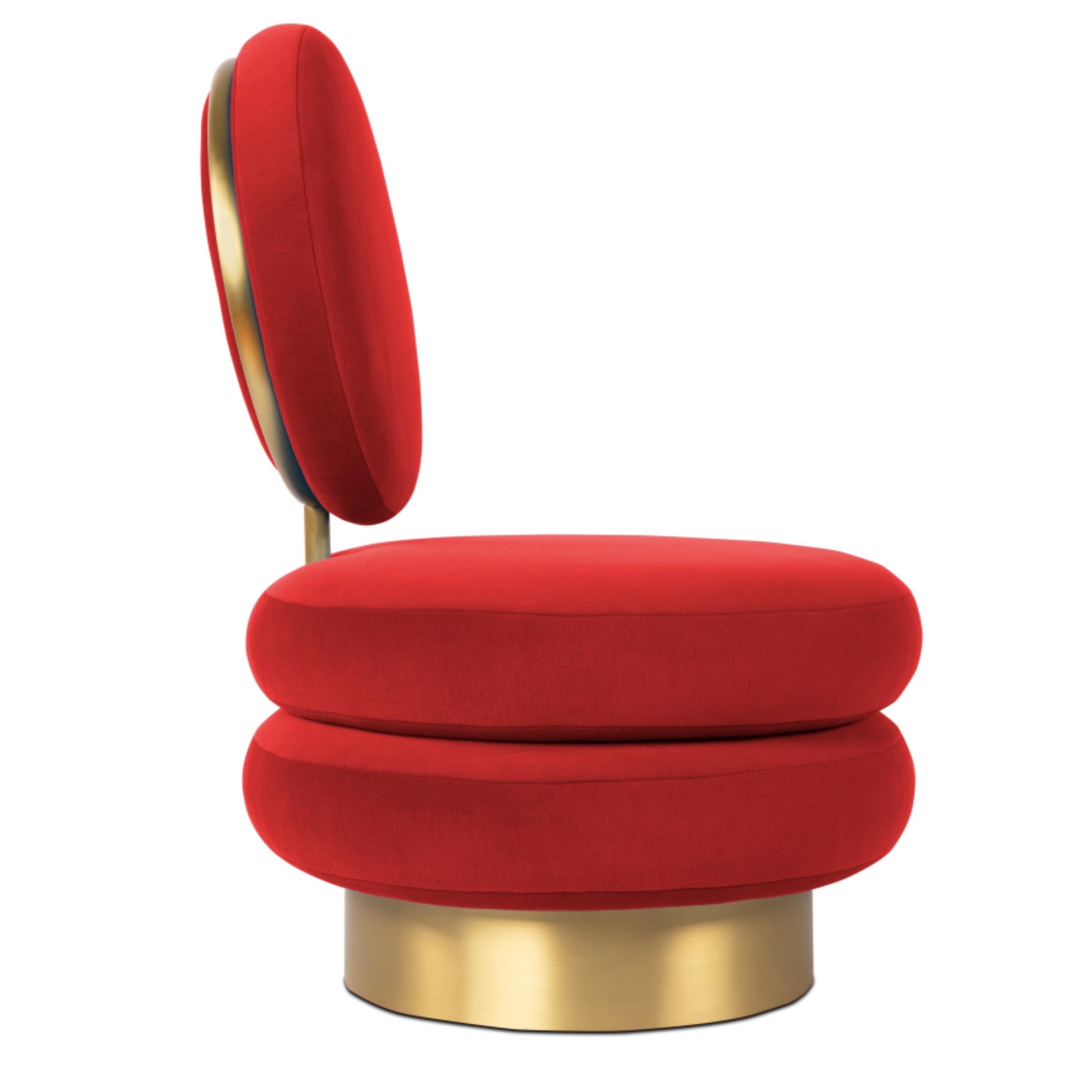 Le fauteuil emblématique de Royal Stranger est empreint d'une brume de douceur et d'élégance.

 TELLE QU'ELLE EST PHOTO
 Rembourrage : Velours de coton.
 Anneau et base : Laiton poli.