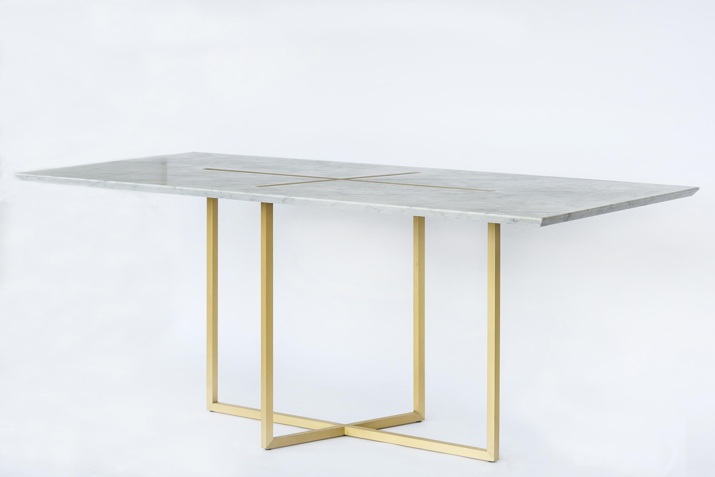 Stunning dining table in authentic Carrara marble of the colors of planets that are crossed by a ray of sunshine in gold brushed brass in the middle.
Solid brass structure.

Stately outline with a minimal approach for a perfect contemporary and