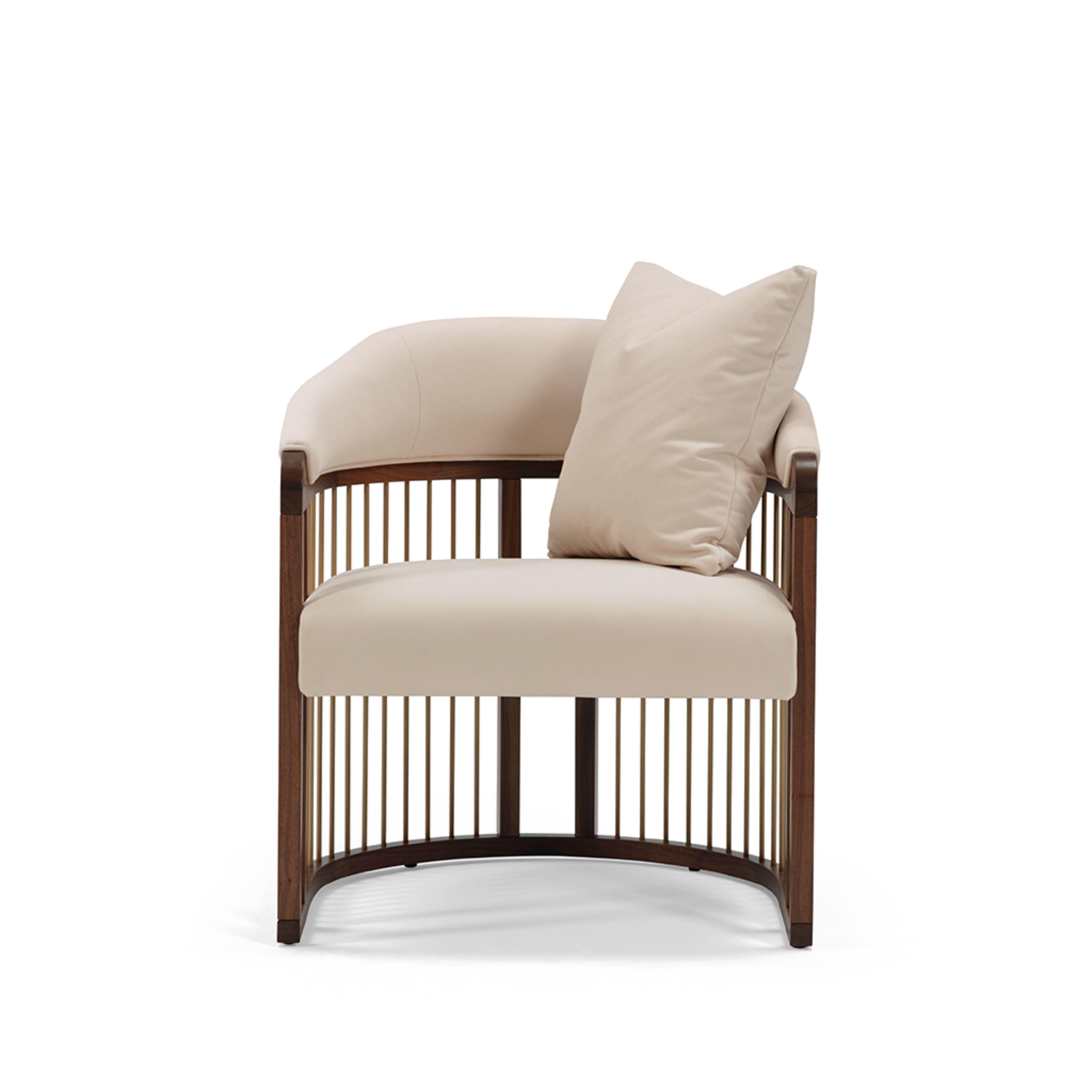 Laiton Fauteuil urbain GRACE en noyer, disponible dès maintenant en vente