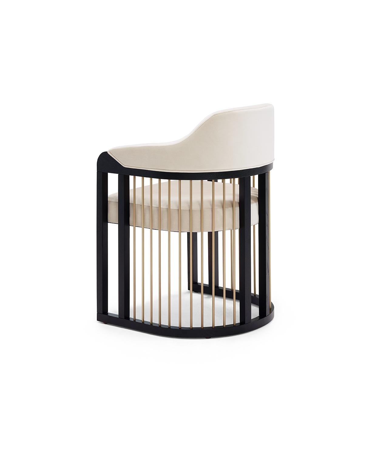 Der raffinierte Charakter des Stuhls GRACE Urban entsteht durch die Kombination der unterschiedlichsten Materialien, vom Holz bis hin zu den Stoffstrukturen und den metallischen Details, die auf eine ganz besondere und elegante Weise Gestalt