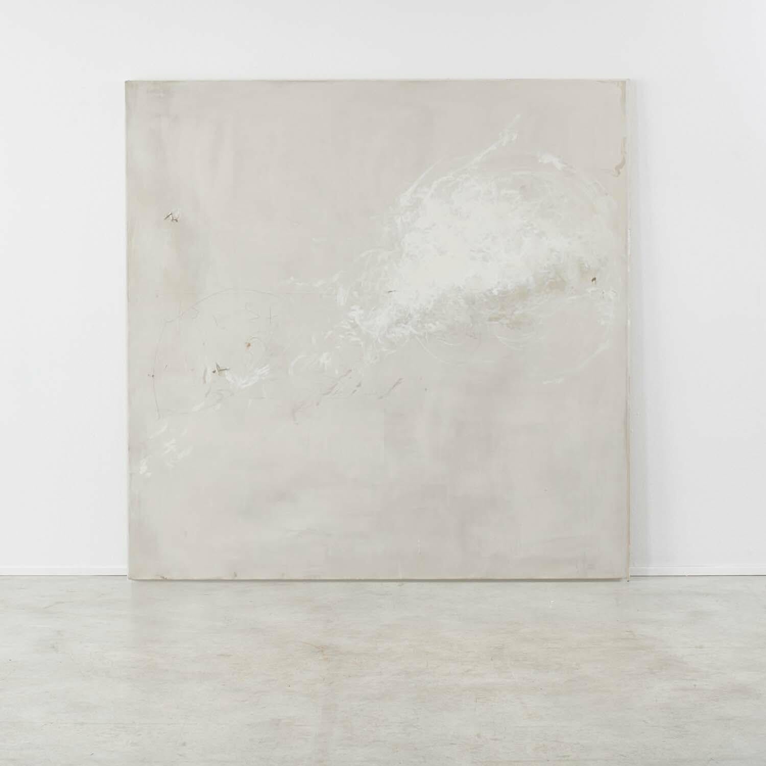 Die britische Künstlerin Grace Watts (geb. 1990) arbeitet in ihrem Studio im Osten Londons auf handgespanntem Leinen. Dieses Werk in Öl und Graphit ist mit seiner ausdrucksstarken Zeichnung typisch für ihr unverwechselbares Oeuvre.