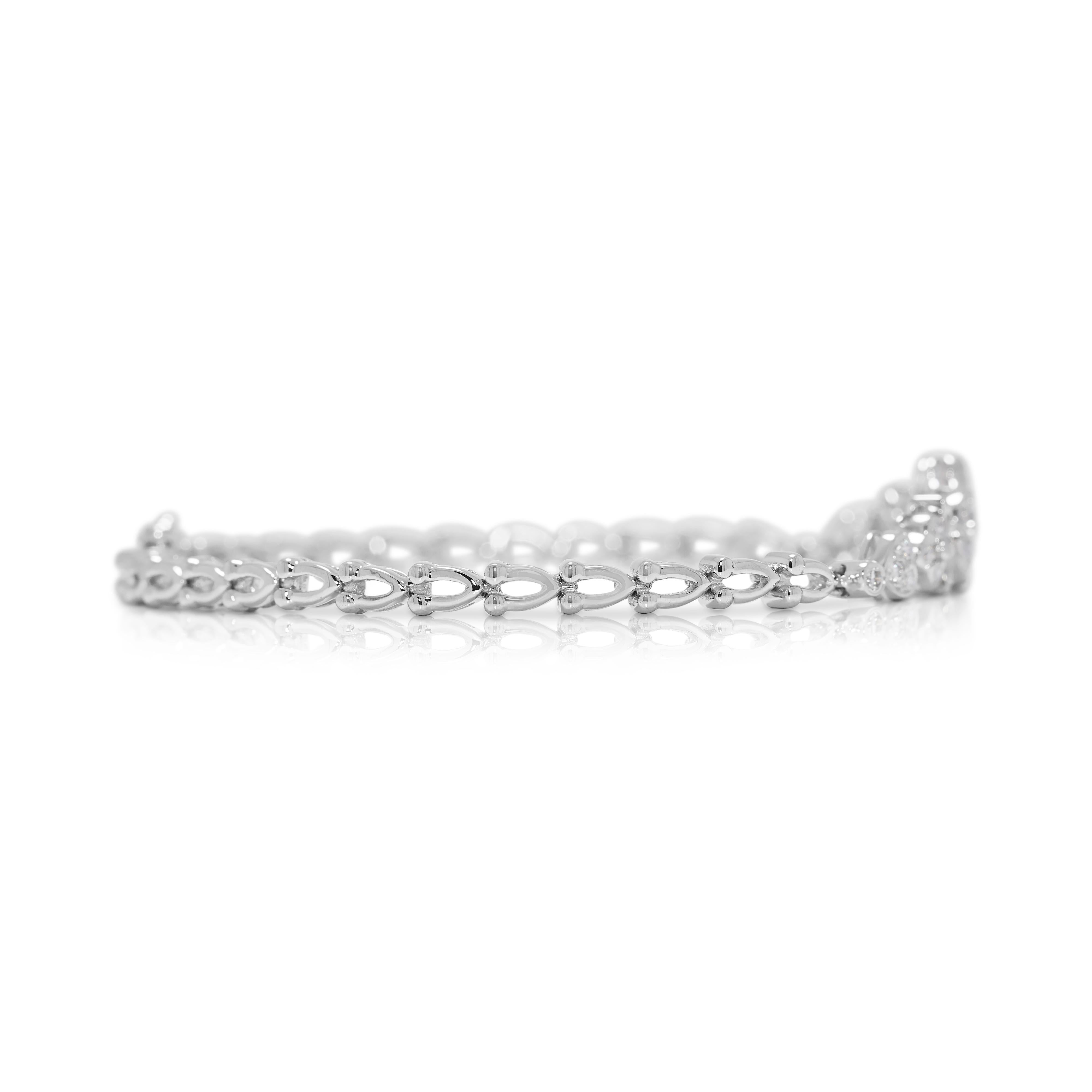 Graceful 0.41ct Natural Diamond Floral Bracelet in 18K White Gold In Excellent Condition For Sale In רמת גן, IL