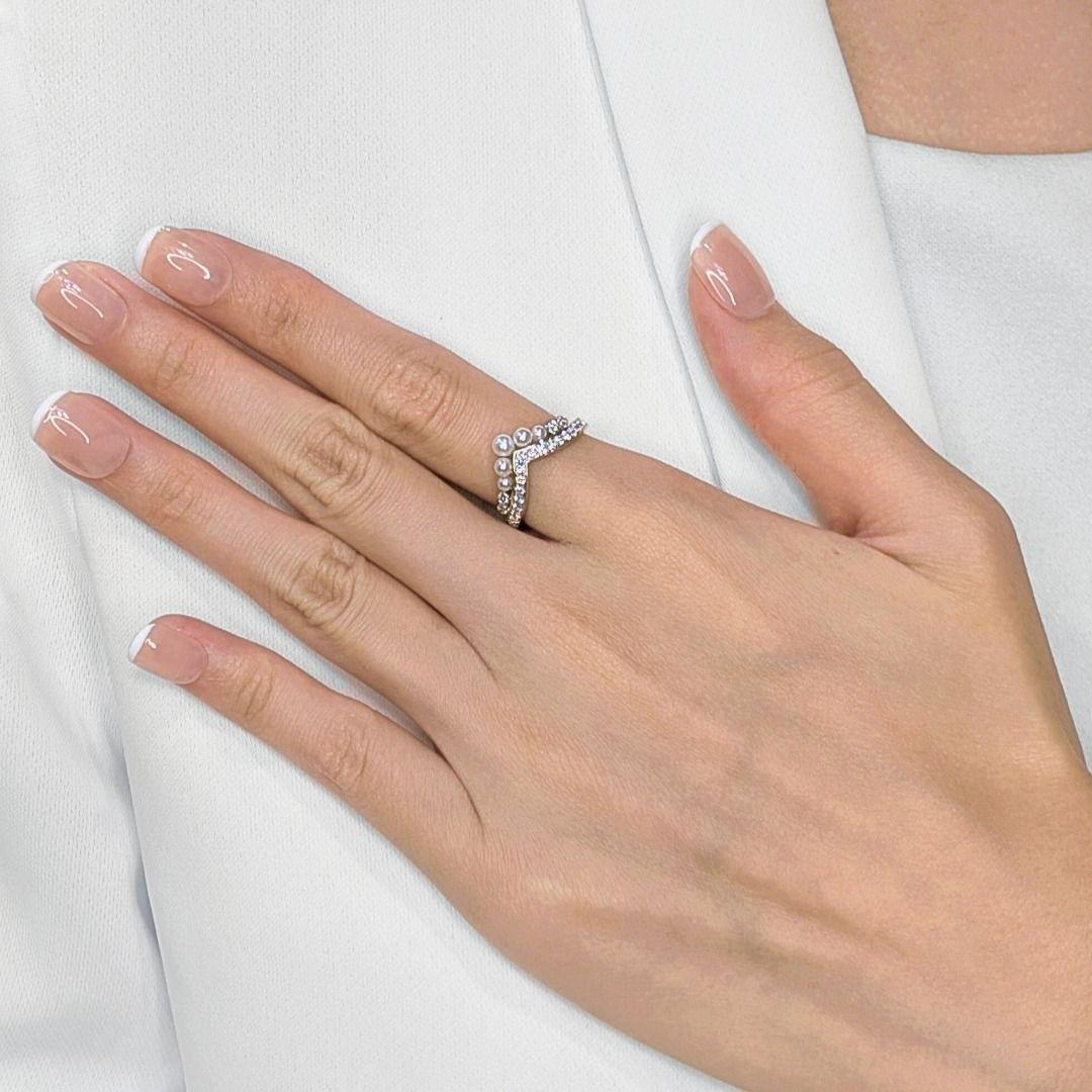 Adorn your hand with this graceful, unworn chevron design ring, a modern classic meticulously crafted in radiant 18K white gold. Five lustrous white pearls are elegantly set, forming a harmonious V-shape, each perfectly round and exuding a soft,