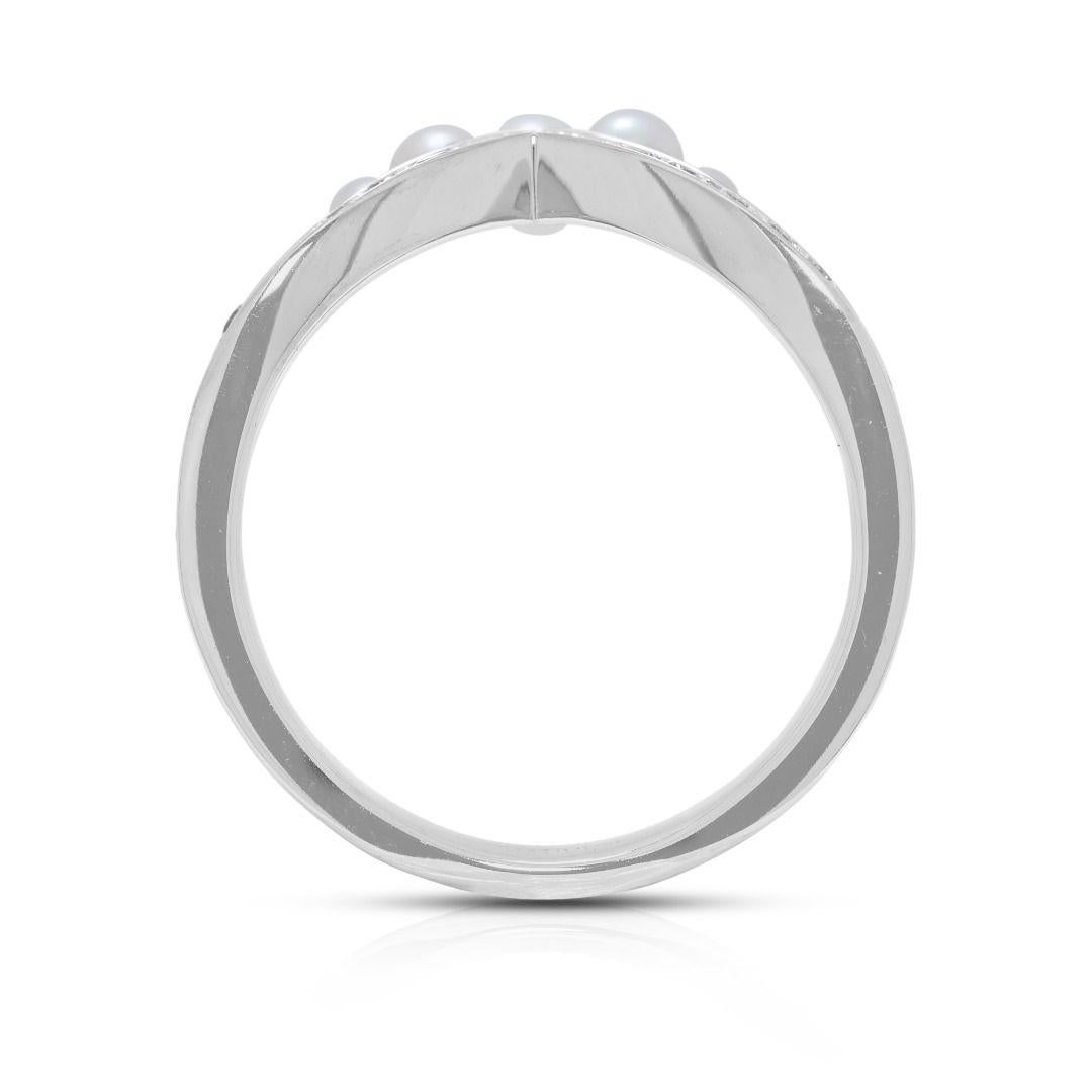 Grazioso anello con diamante naturale da 0,88 carati e perla Chevron in oro bianco 18 carati in vendita 2