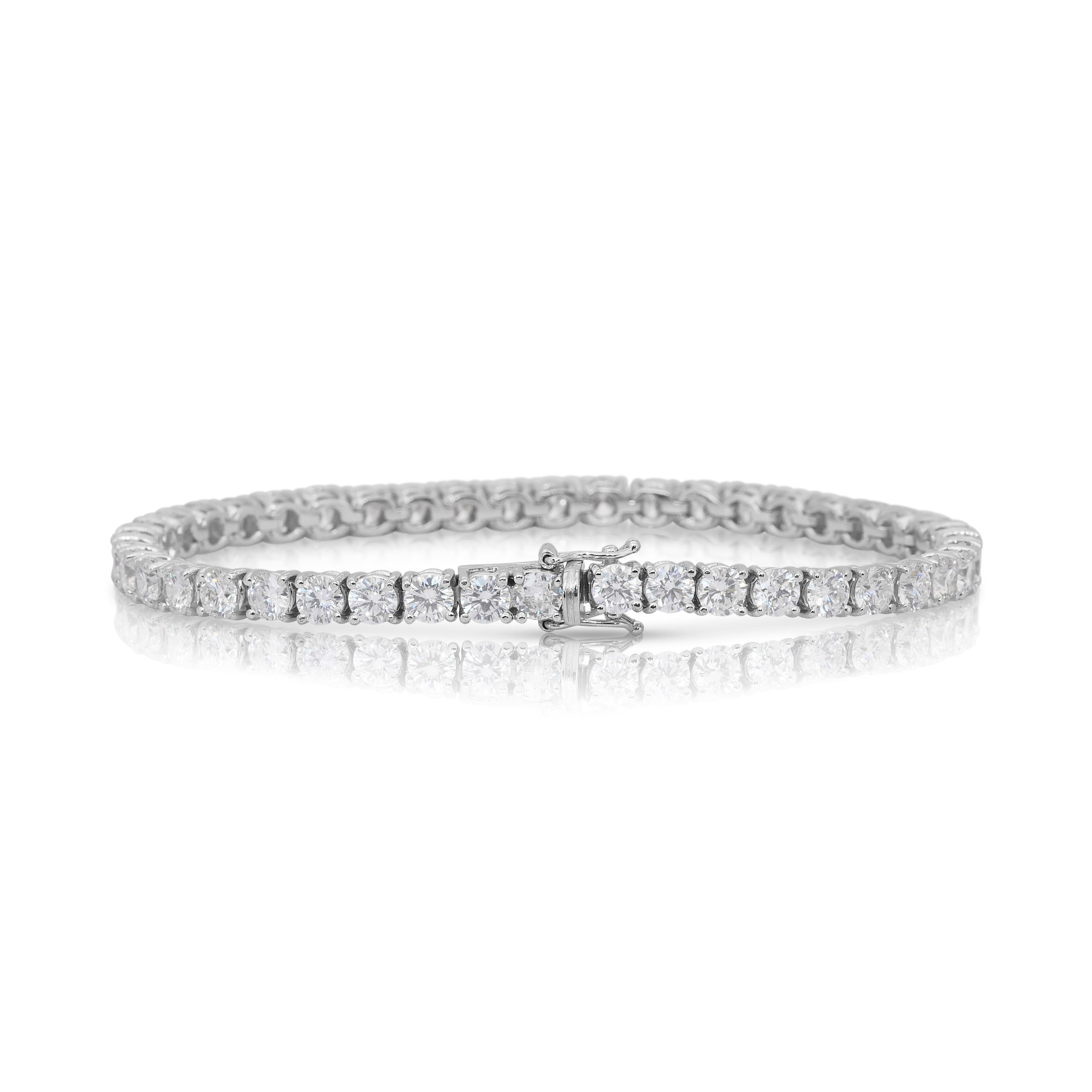 Graceful 10.08ct Diamonds Tennis Bracelet in 18k White Gold - IGI Certified

An icon of luxury and elegance, this 18k white gold tennis bracelet features 44 round brilliant-cut diamonds totaling a breathtaking 10.08ct. Each diamond is of exceptional
