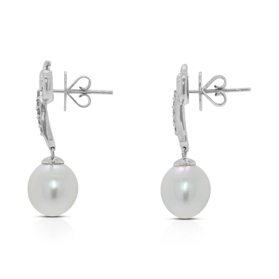da uomo o donna Graceful 10.1mm Freshwater Pearl & 0.1ct Natural Diamond Drop Earrings in vendita