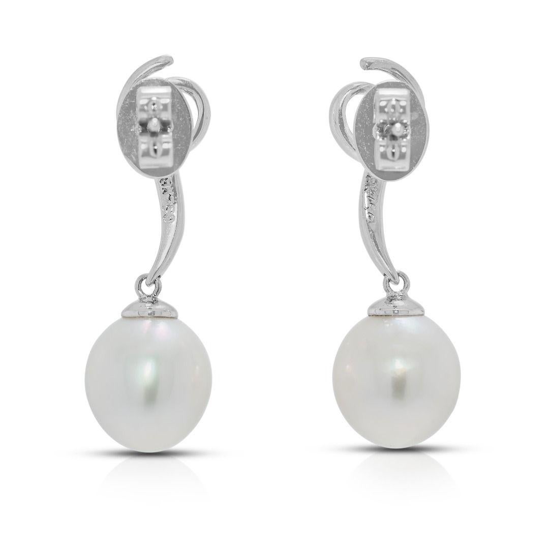 Graceful 10.1mm Freshwater Pearl & 0.1ct Natural Diamond Drop Earrings in vendita 1