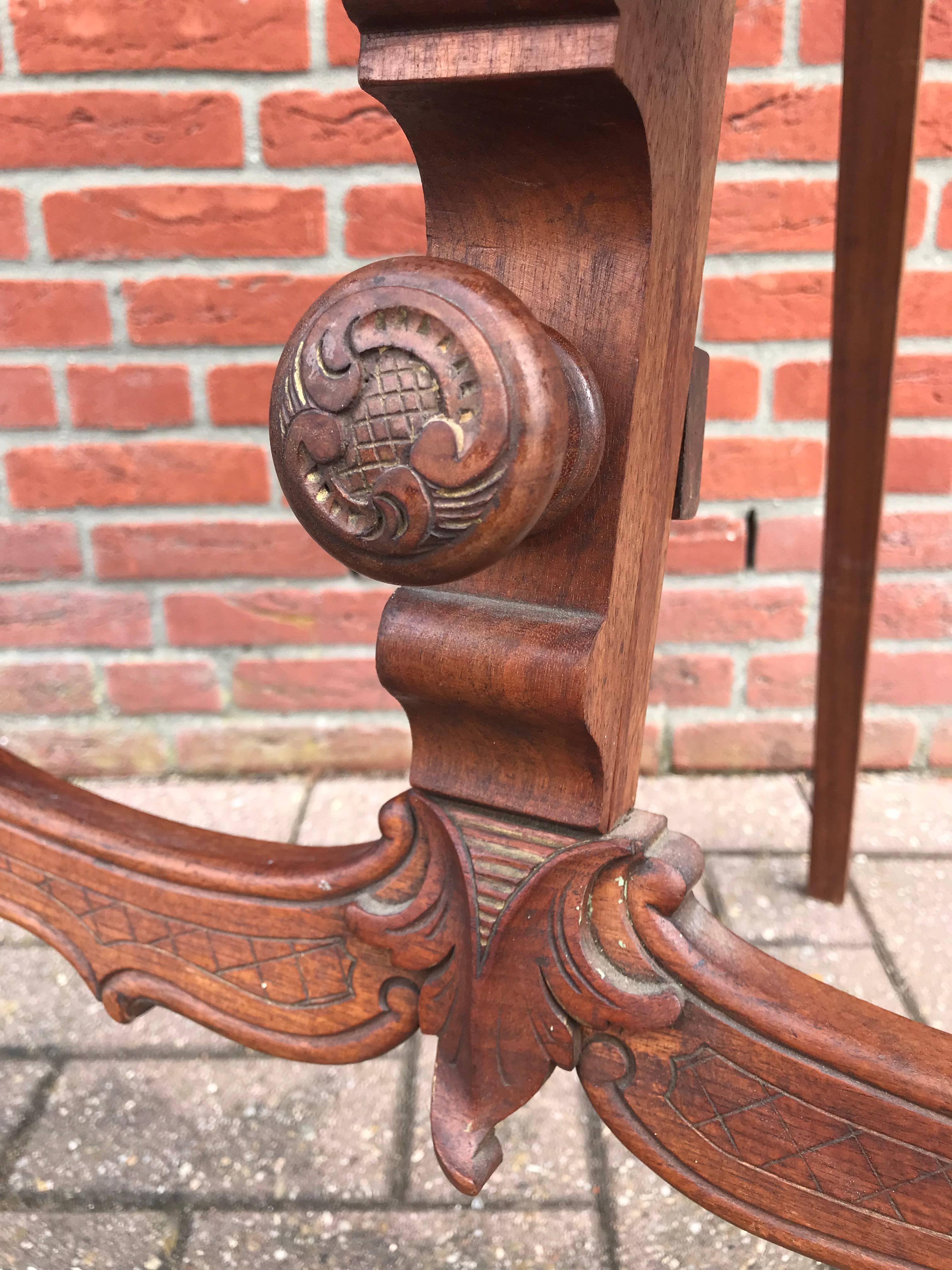 Graceful Antique and All Handcrafted Walnut Floor Easel or Artist Display Stand 3