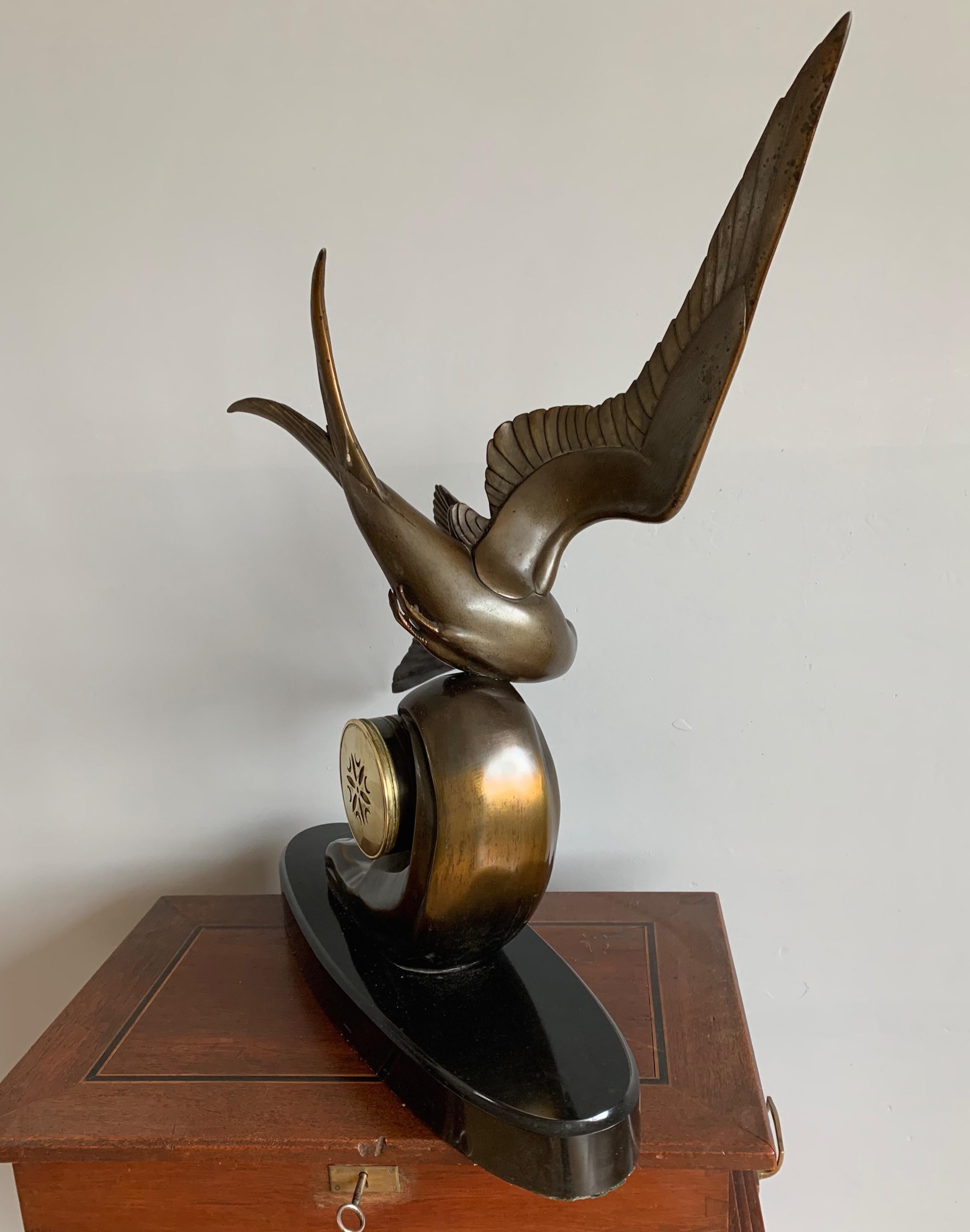Graceful Art Deco Table / Mantel Clock w Large Stylized Swallow Bird Sculpture For Sale 3