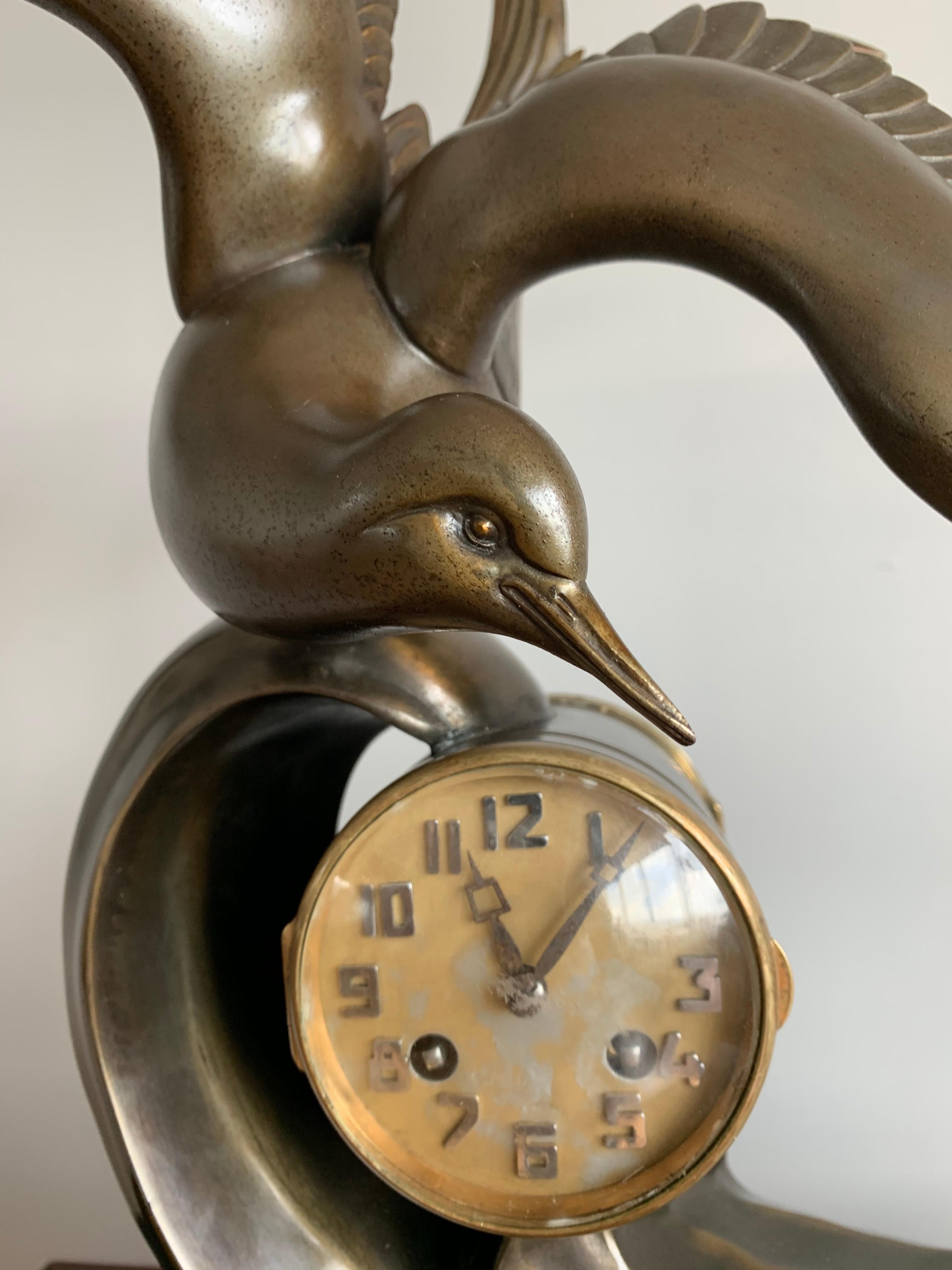 Graceful Art Deco Table / Mantel Clock w Large Stylized Swallow Bird Sculpture For Sale 1