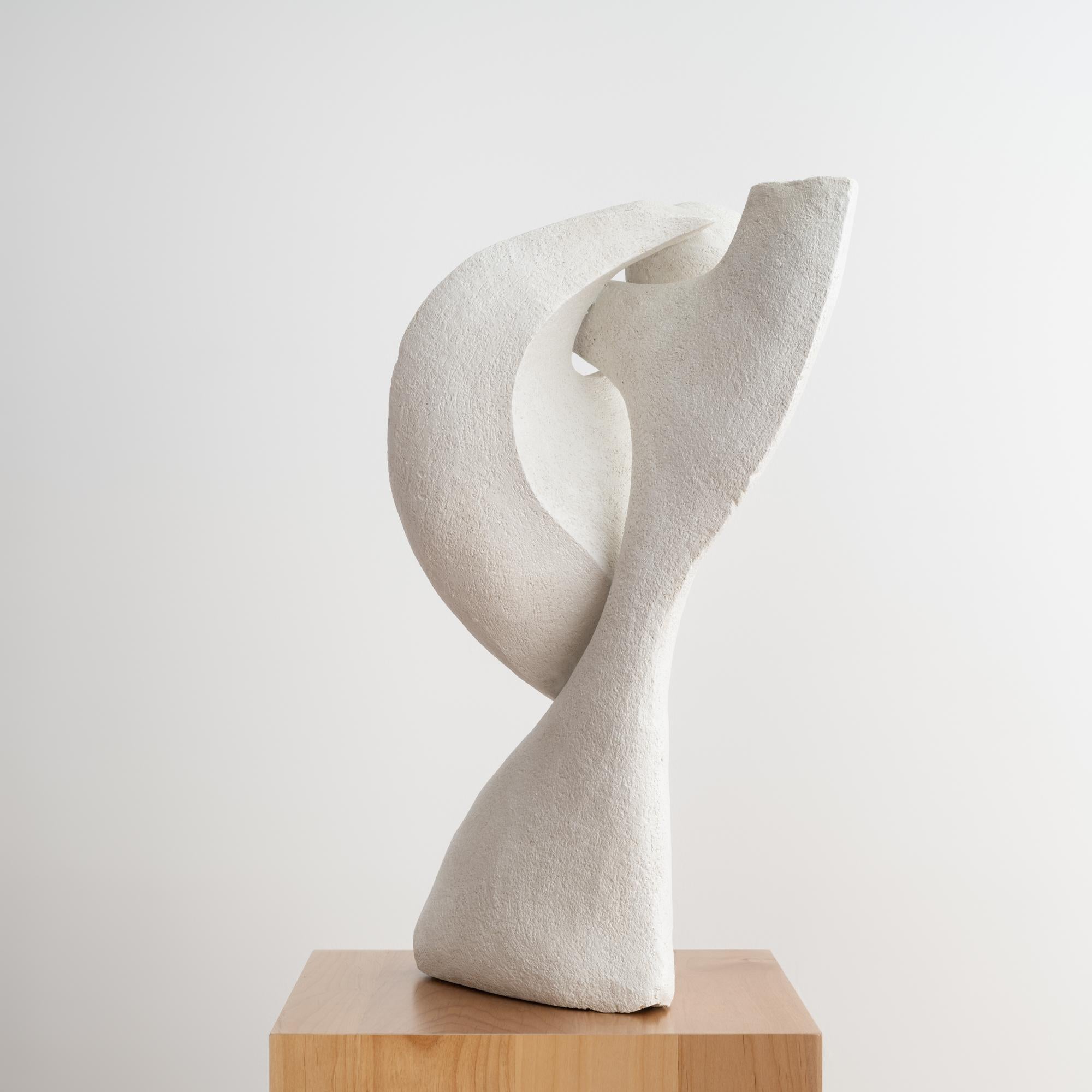 Contemporary White Ceramic Sculpture in organischer Calla Lily Form (Handgeschnitzt) im Angebot