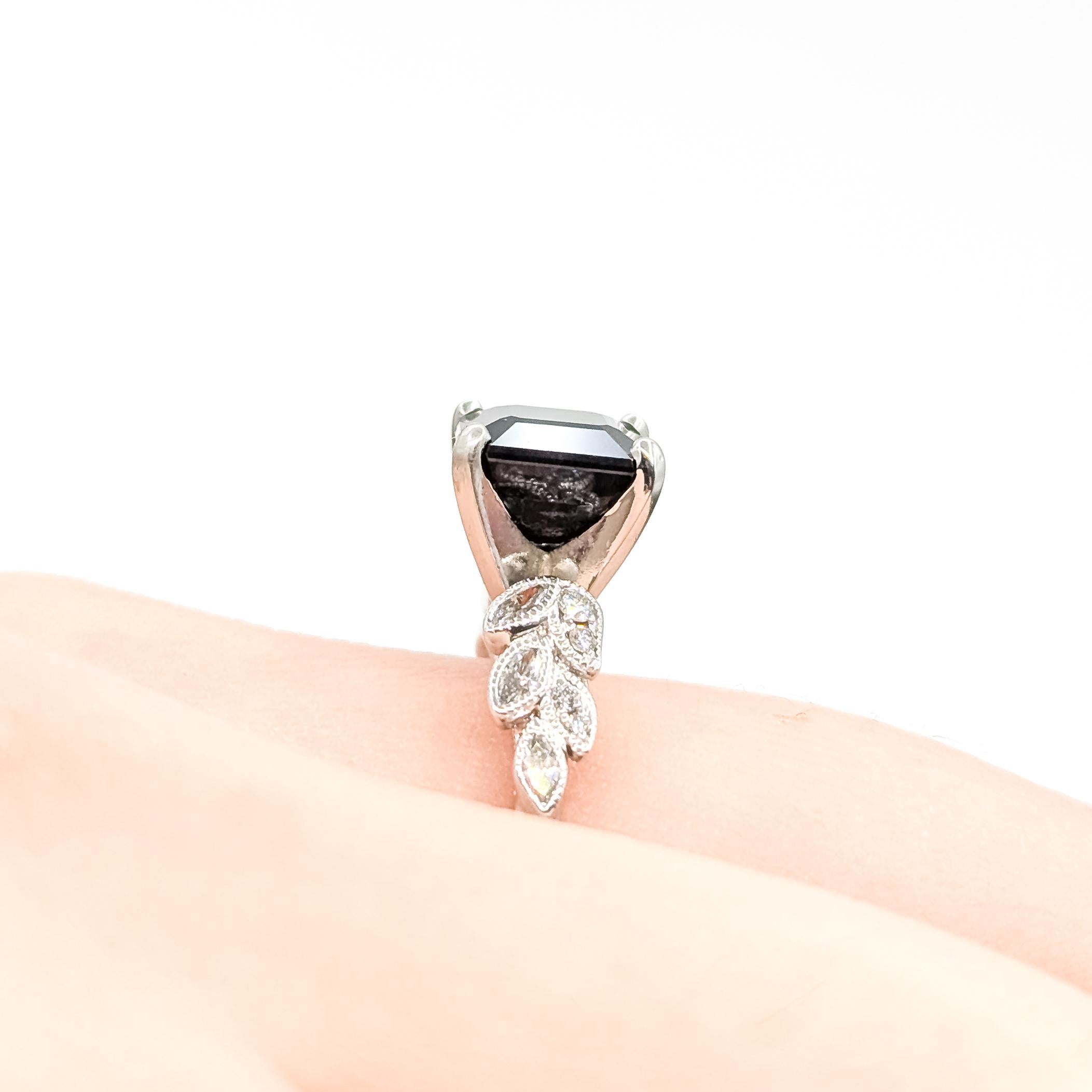 Elegante Anillo Milgrain de Zafiro Negro y Diamantes en Oro Blanco de 14k Corte cojín en venta
