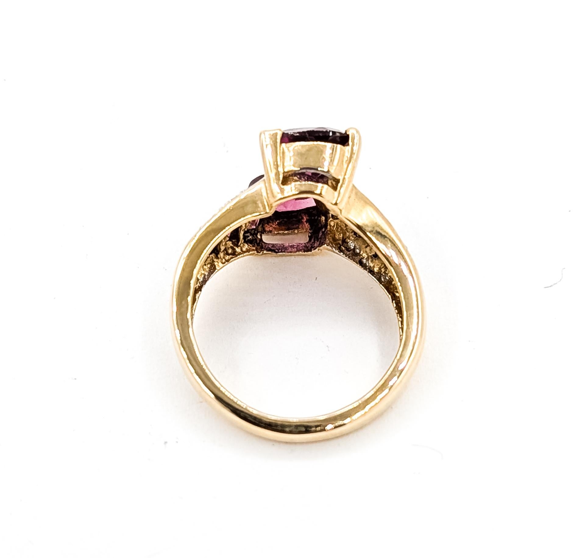 Bague gracieuse tourmaline et diamant en 10k Pour femmes en vente
