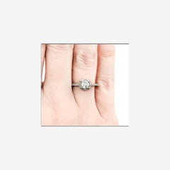 Gracieuse bague à halo de diamants en or blanc 14k