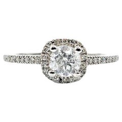 Gracieuse bague à halo de diamants en or blanc 14k