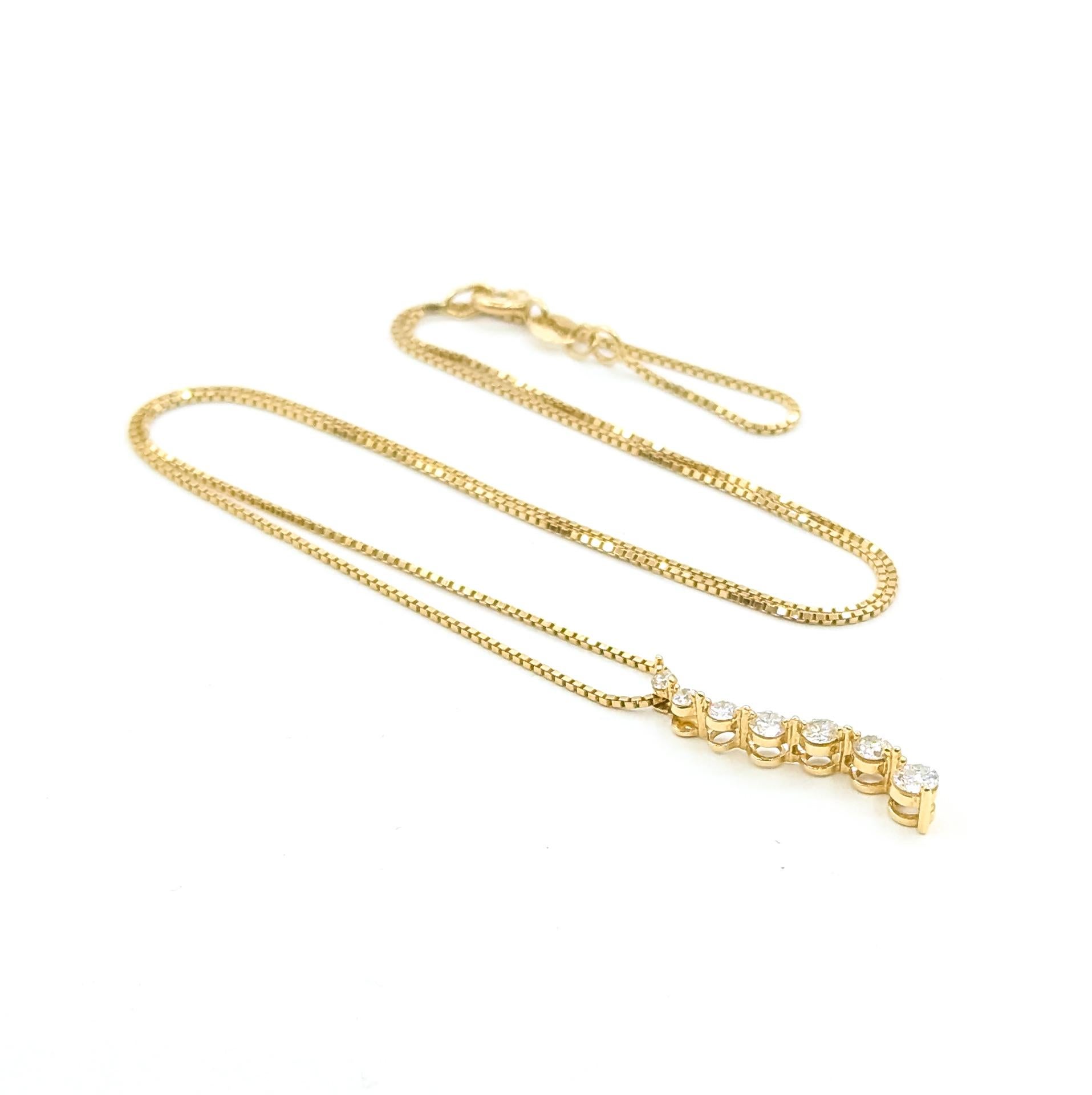 Ciondolo Graceful Diamond Journey in 14k In condizioni ottime in vendita a Bloomington, MN