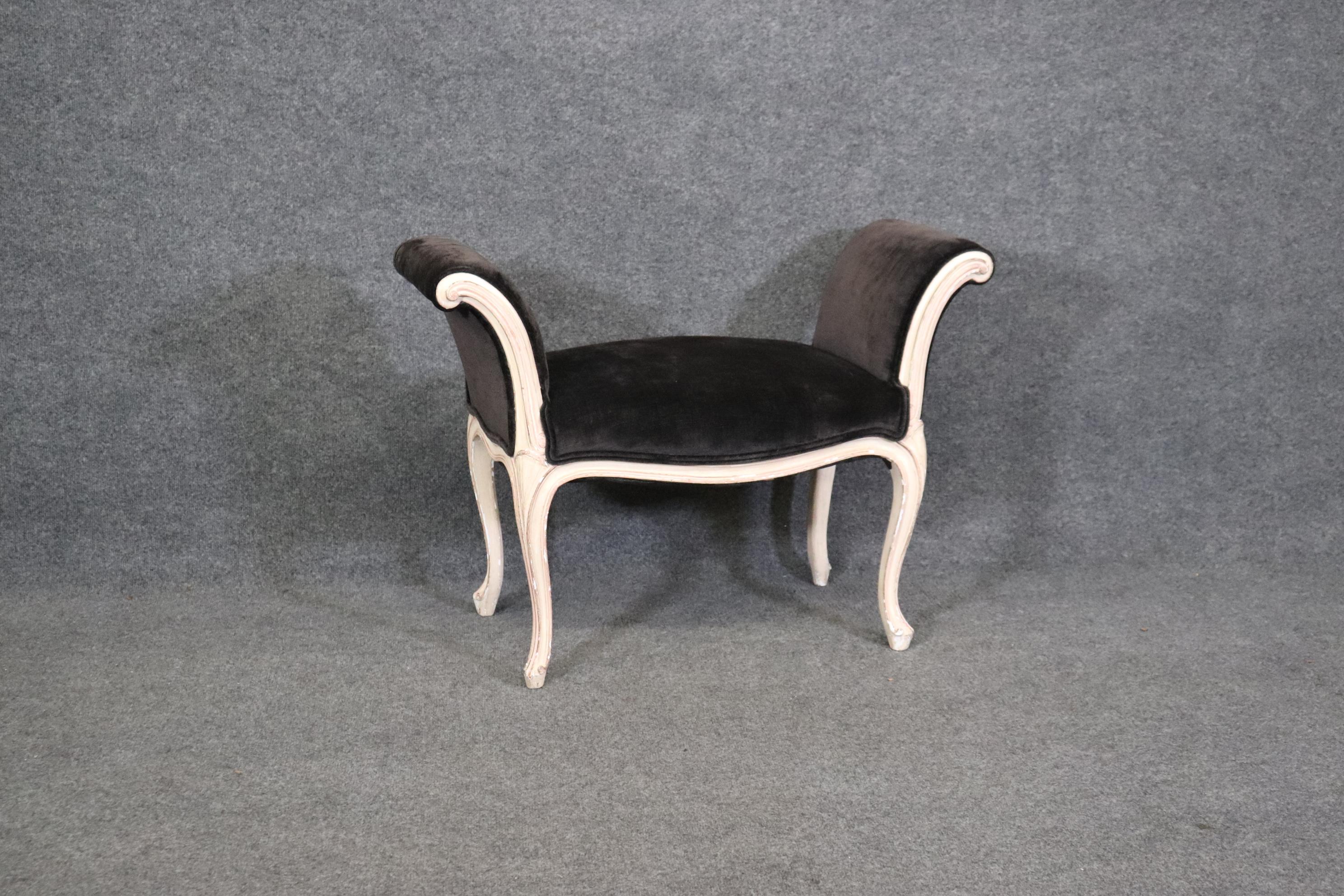 Graceful French Louis XV Black Velvet Upholstered Distressed White Painted Stool In Good Condition For Sale In Swedesboro, NJ