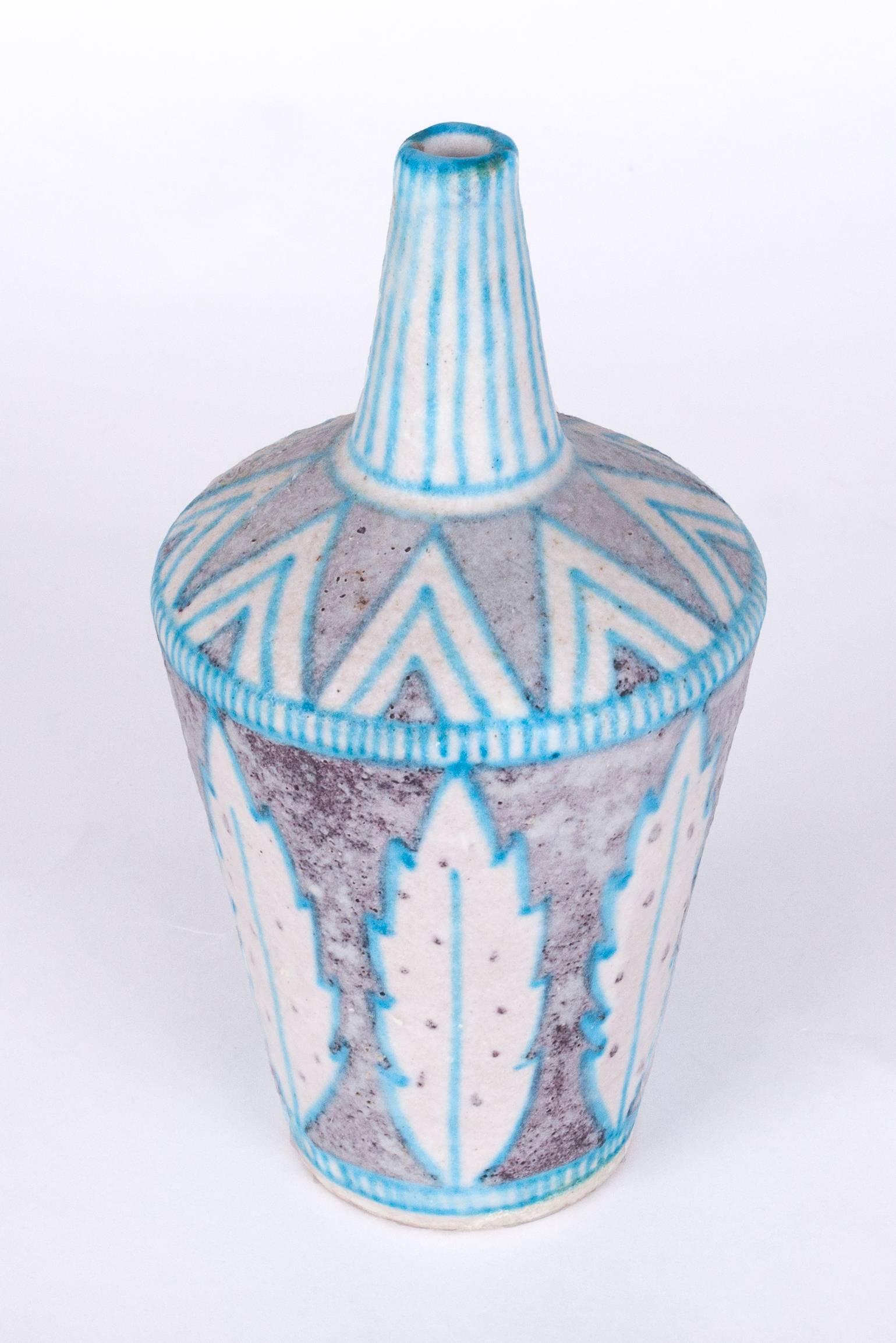 Attractive, lively glazed ceramic C.A.S. Vietri vase in the style of Guido Gambone, with a graceful leaf and imbricated triangle motif. Hand-thrown with blue, brown, and white salt glaze.

Signed on underside “C.A.S. Vietri Italy 432”.
