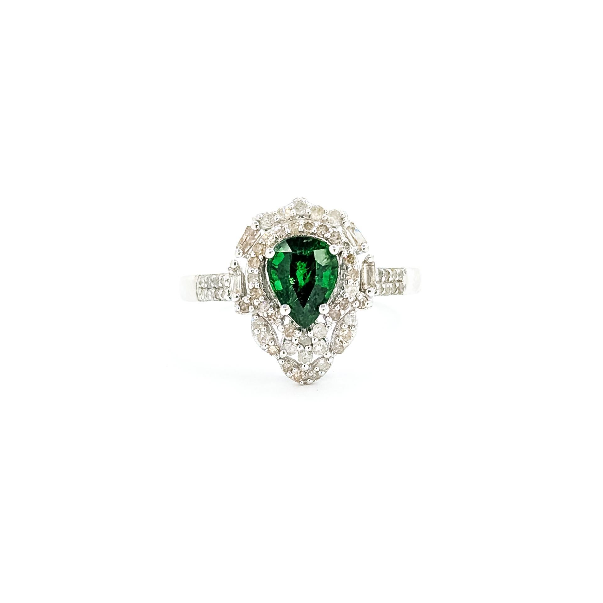 Elegante Anillo de Granate Verde y Diamante en Platino en venta 5
