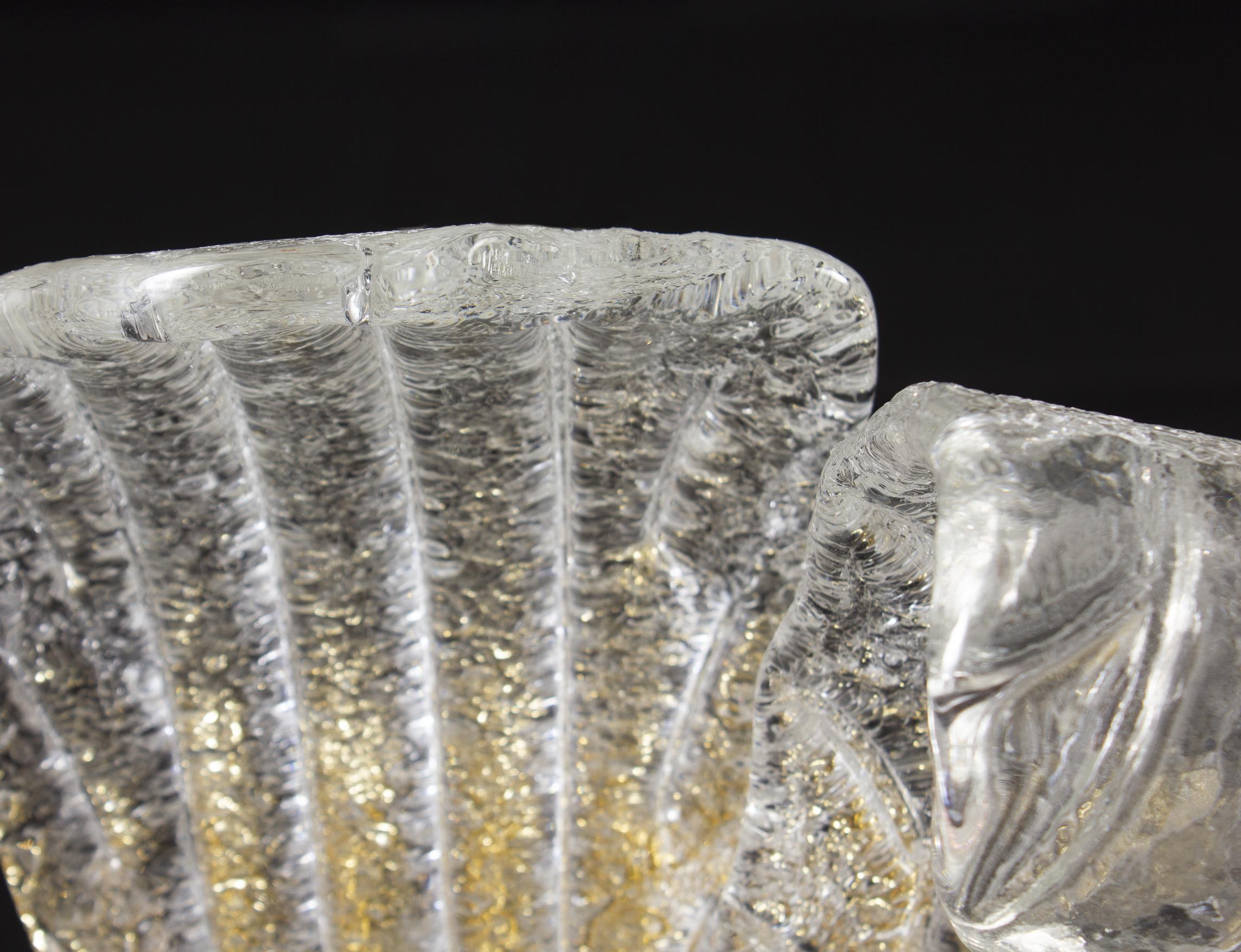 20ième siècle Gracieuse lampe à encastrer ou plafonnier italien en verre de Murano. en vente