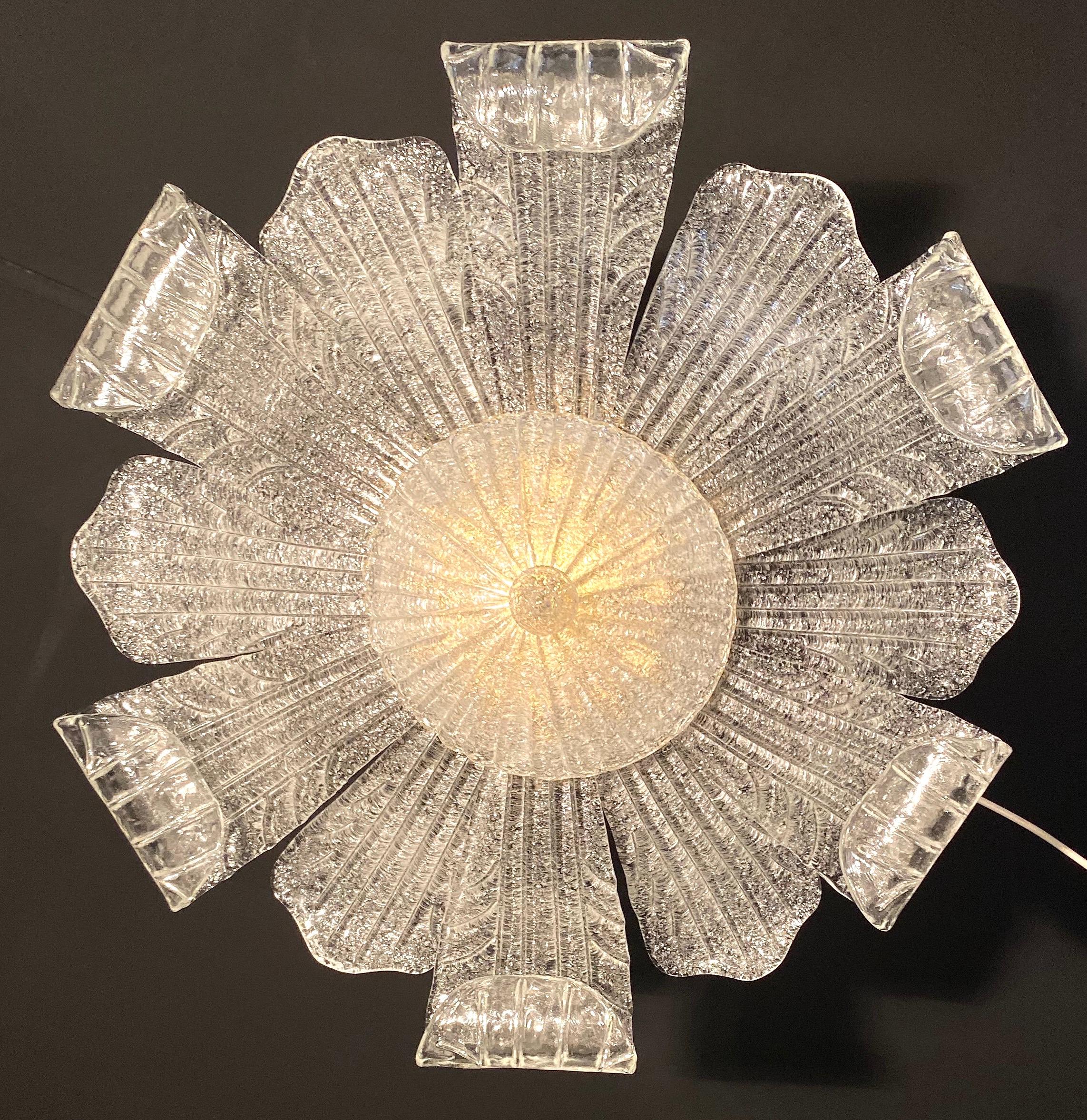 Gracieux luminaire encastré ou plafonnier en verre italien de Murano en vente 1