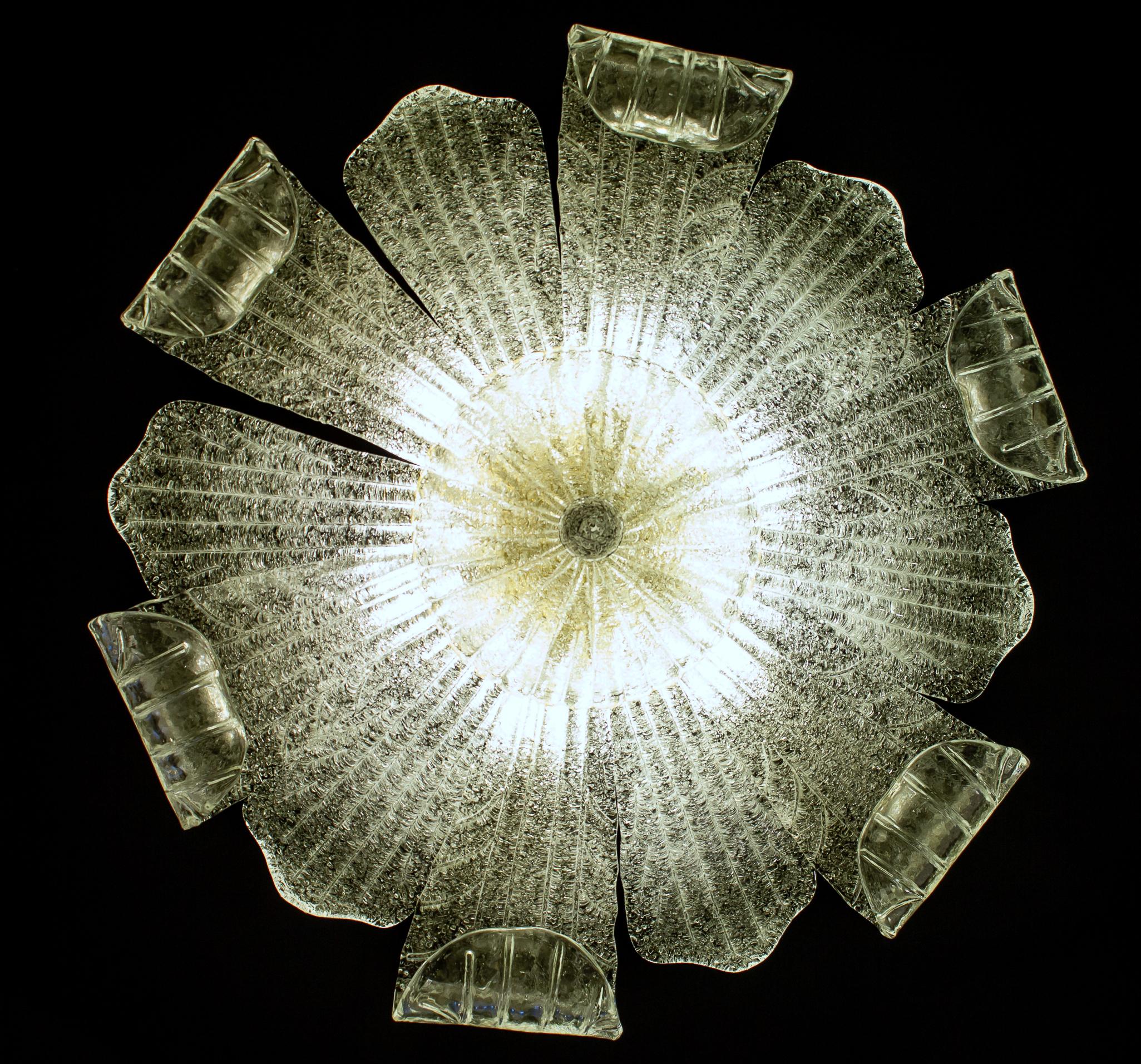 Gracieux luminaire encastré ou plafonnier en verre italien de Murano en vente 2