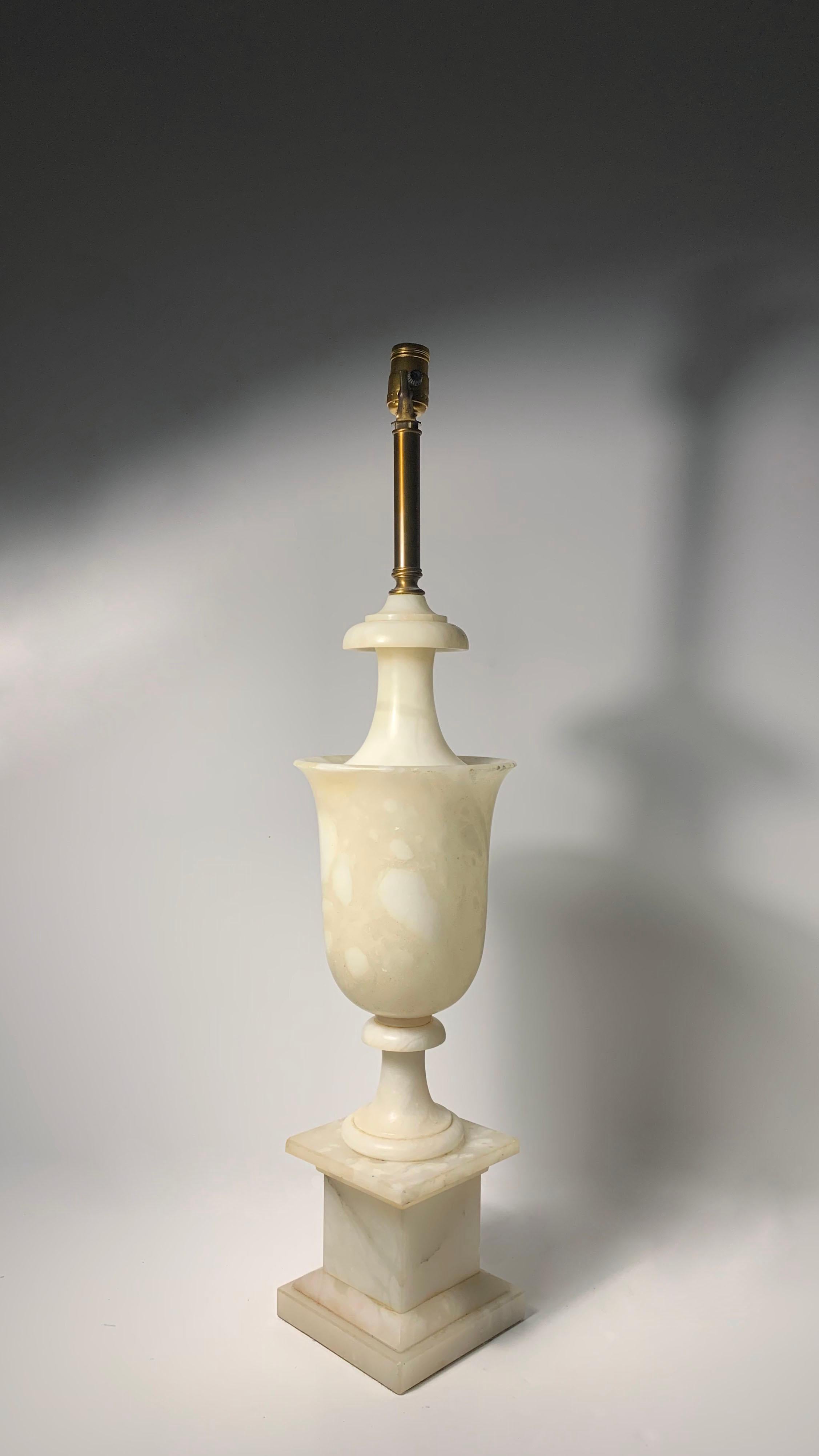 Graceful Italian NeoClassical Alabaster Bell Shaped Urn Lamp In Good Condition For Sale In Chicago, IL