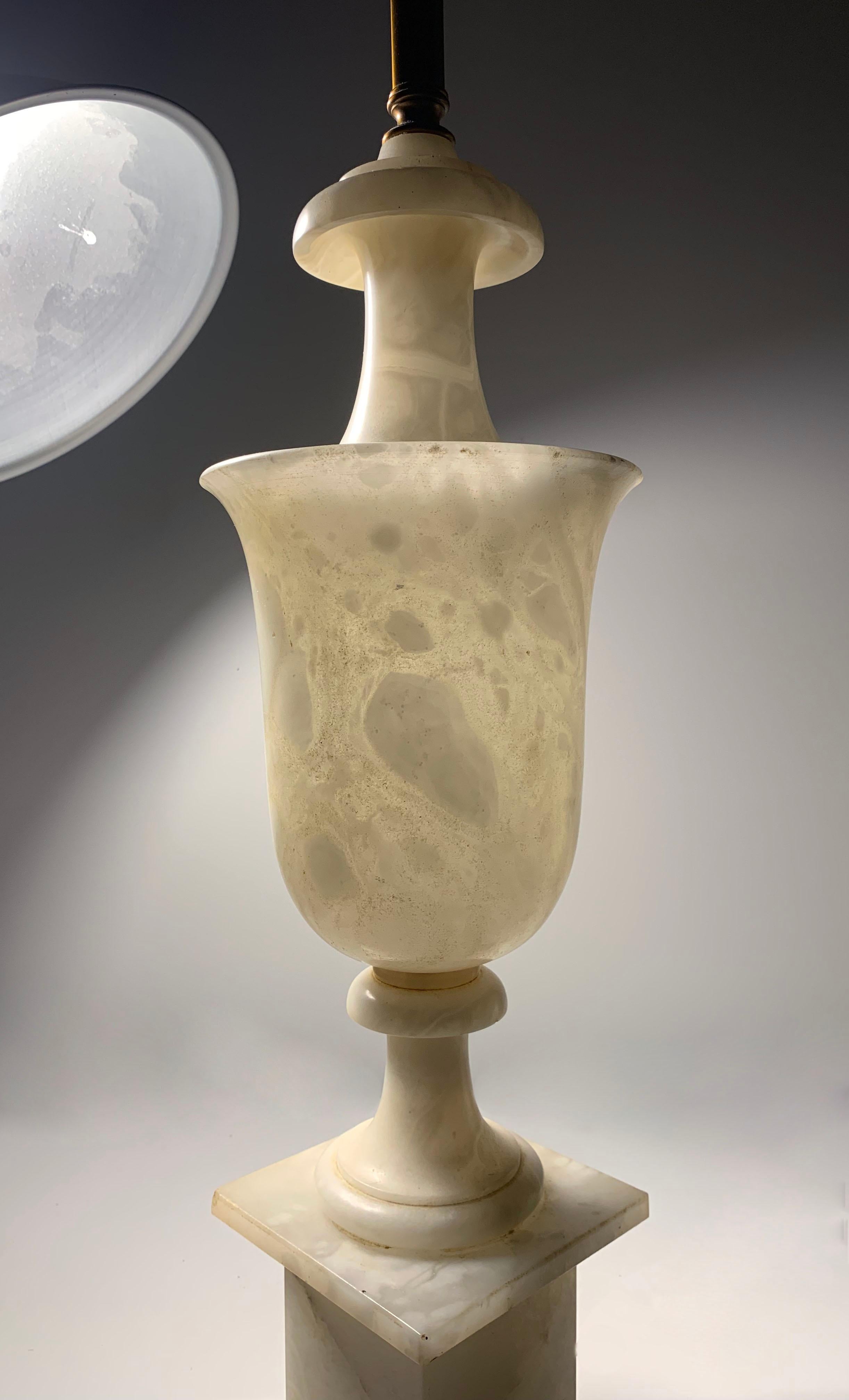 20th Century Graceful Italian NeoClassical Alabaster Bell Shaped Urn Lamp For Sale