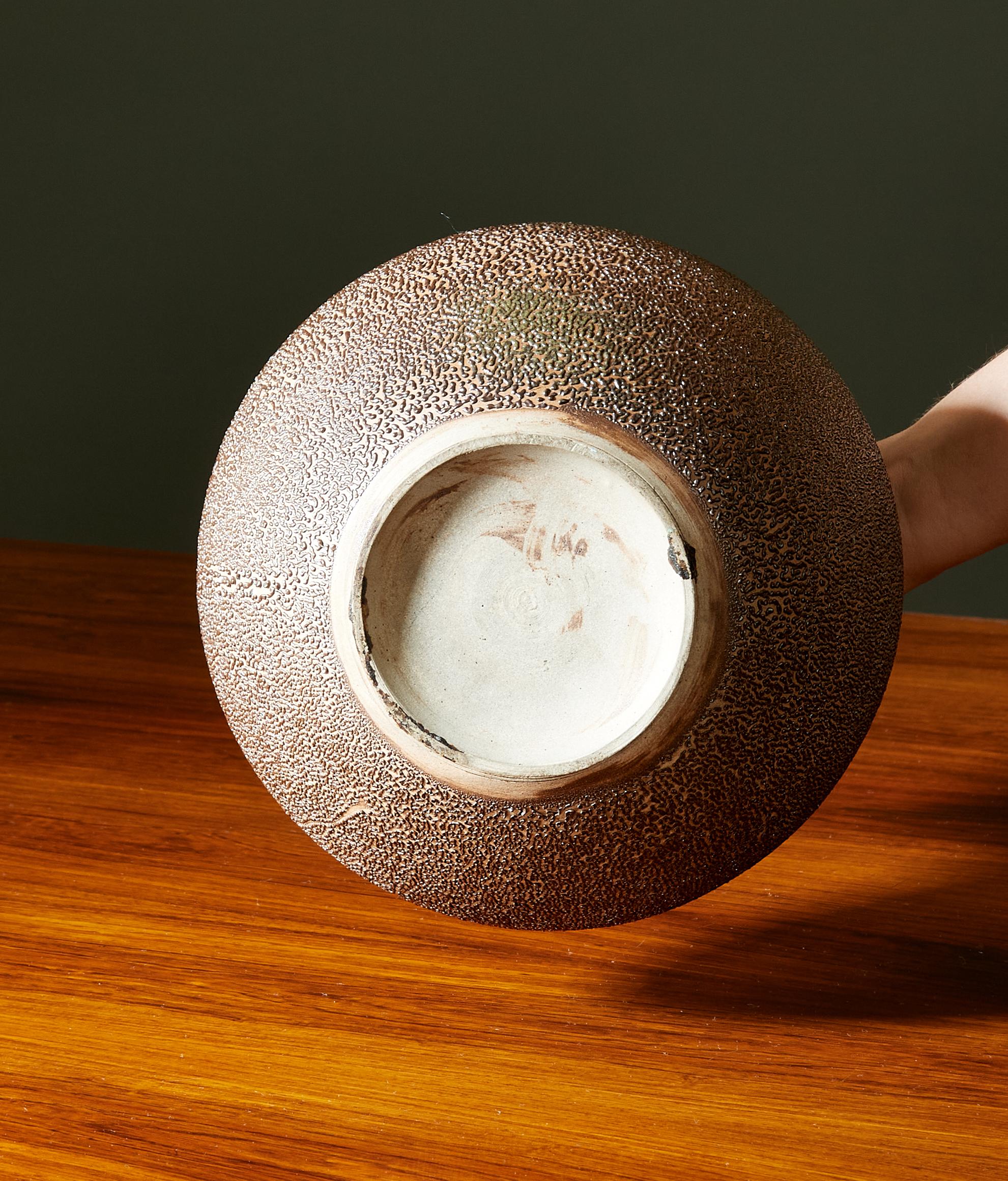 Graceful Japanese Gourd Vase, Black and Brown Glazed Textured Ceramic, 20th Cent For Sale 10
