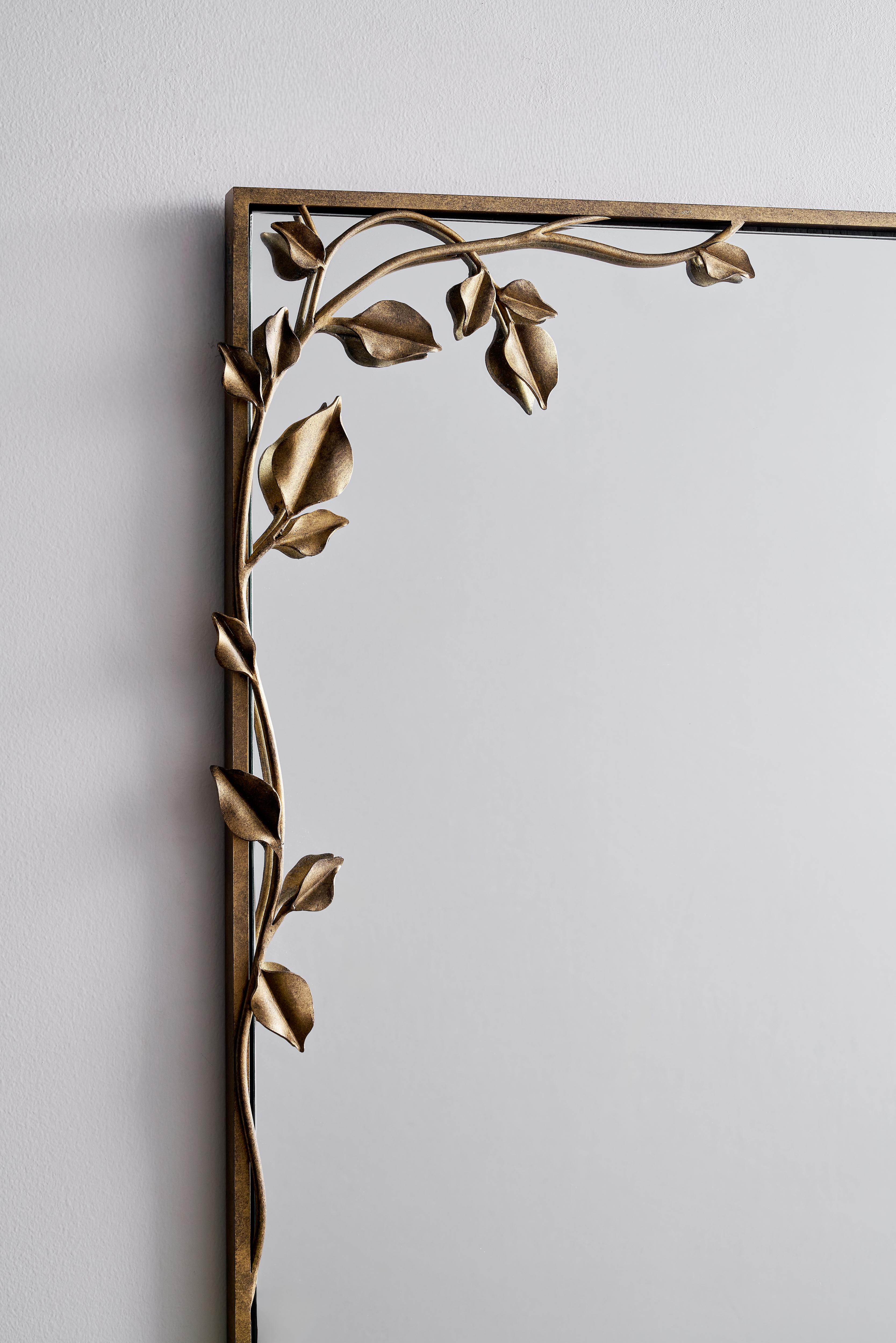 Graceful Leaf Spiegel in Tobacco (21. Jahrhundert und zeitgenössisch) im Angebot