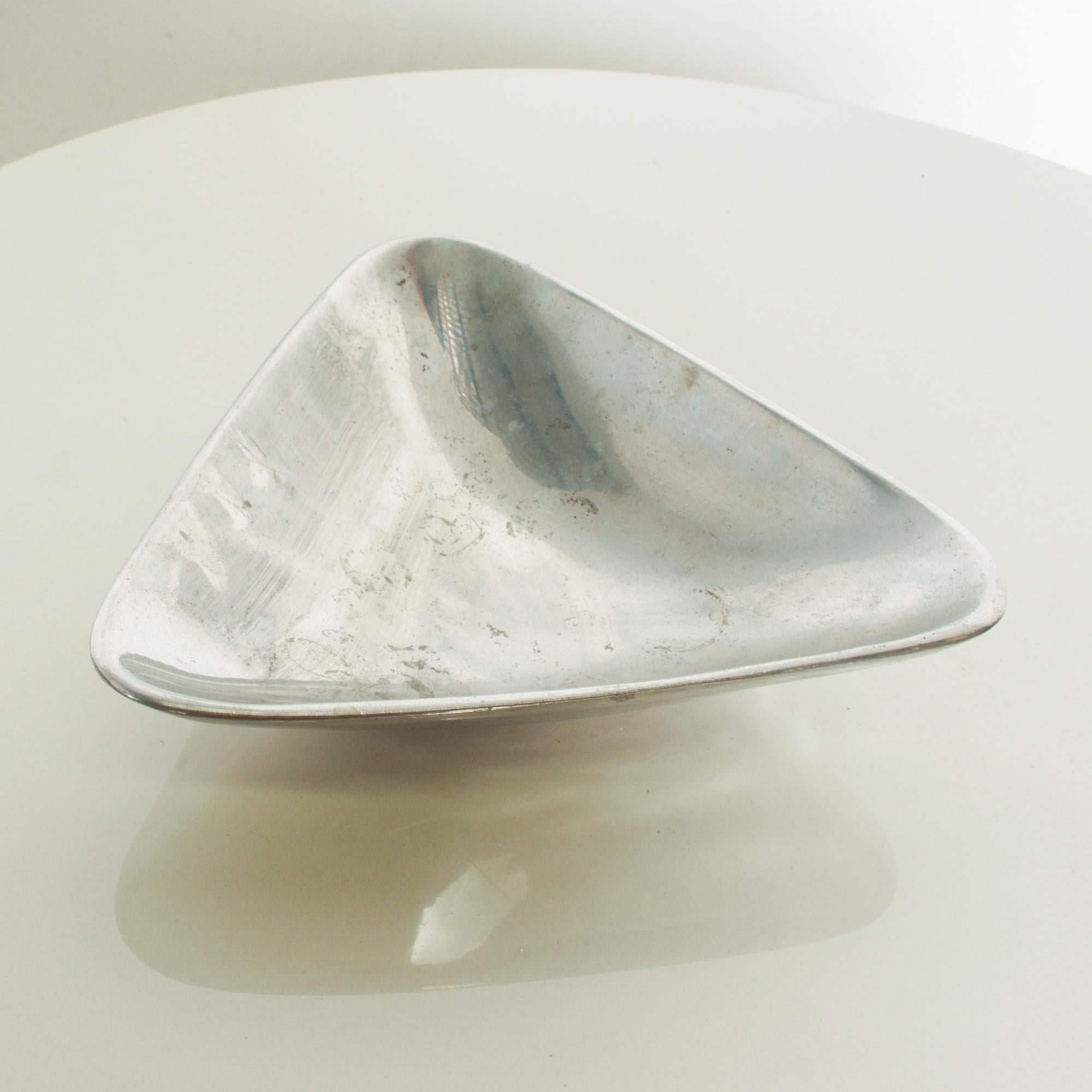 Mid-Century Modern Graceful Modern Silver Tri Bowl Midcentury Candy Dish Catch All,  NAMBE ERA