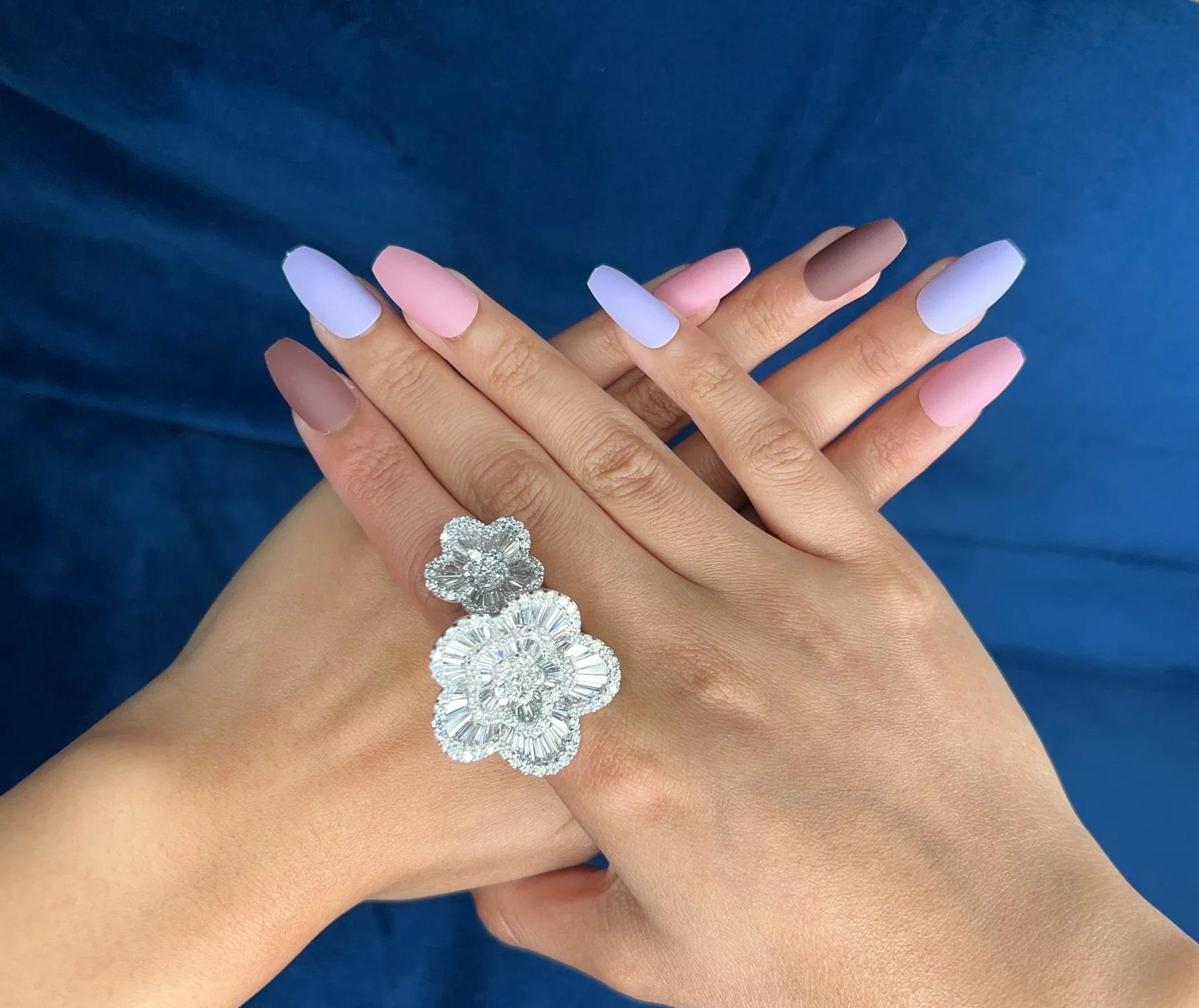 in vendita:  Anello da cocktail con doppio fiore di diamante in oro bianco 18 carati 3