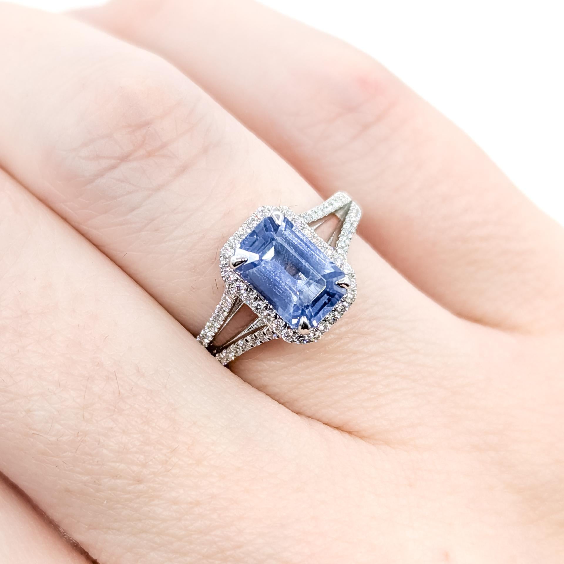 Donna Grazioso anello con zaffiro e diamante in platino in vendita