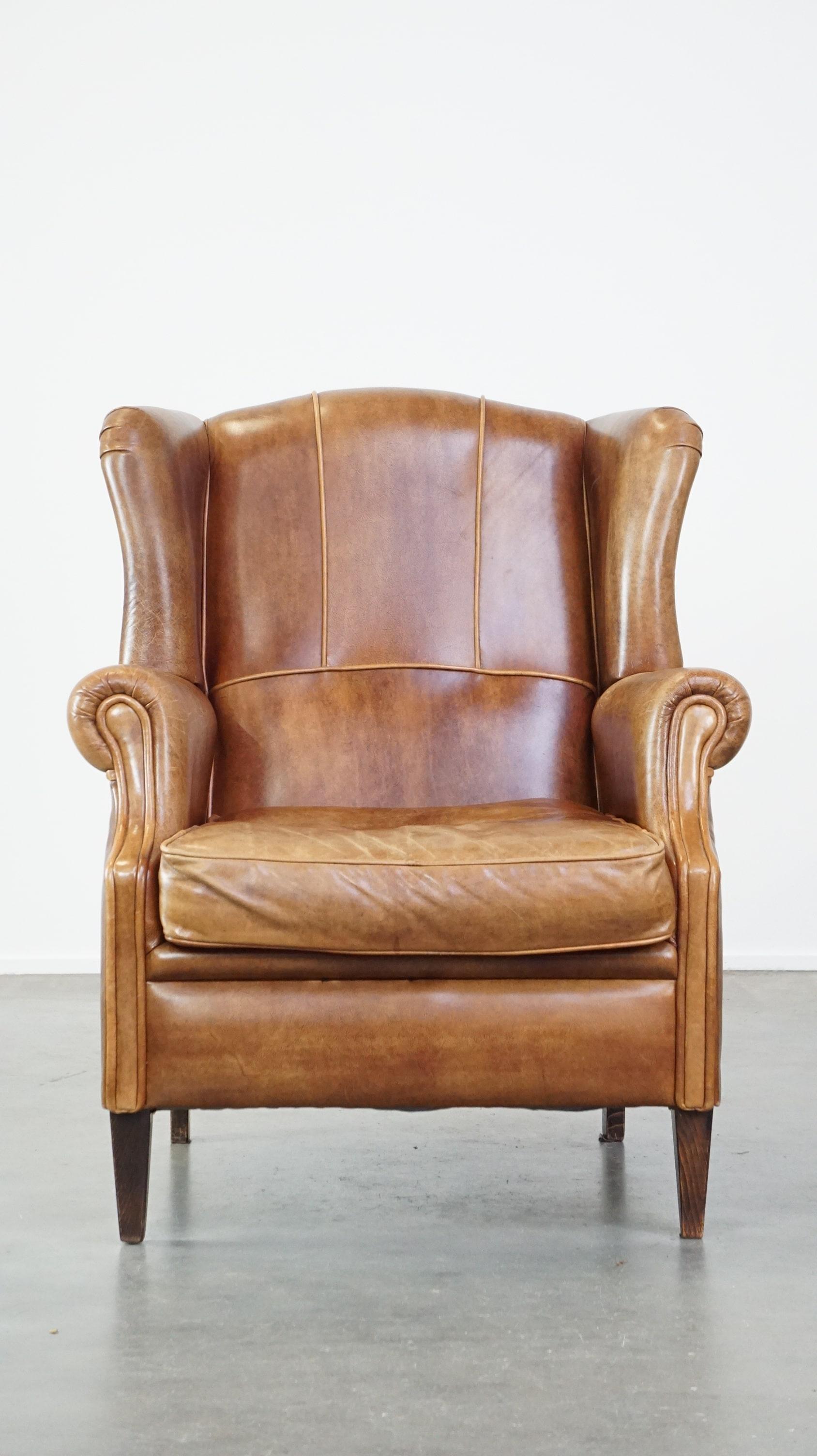 In offerta questa graziosa, elegante, intramontabile e comoda sedia ad ala in pelle di mucca in stile inglese.

Grazie al morbido e confortevole cuscino della seduta, potrai trascorrere ore e ore su questa raffinata sedia ad ala. È realizzato in