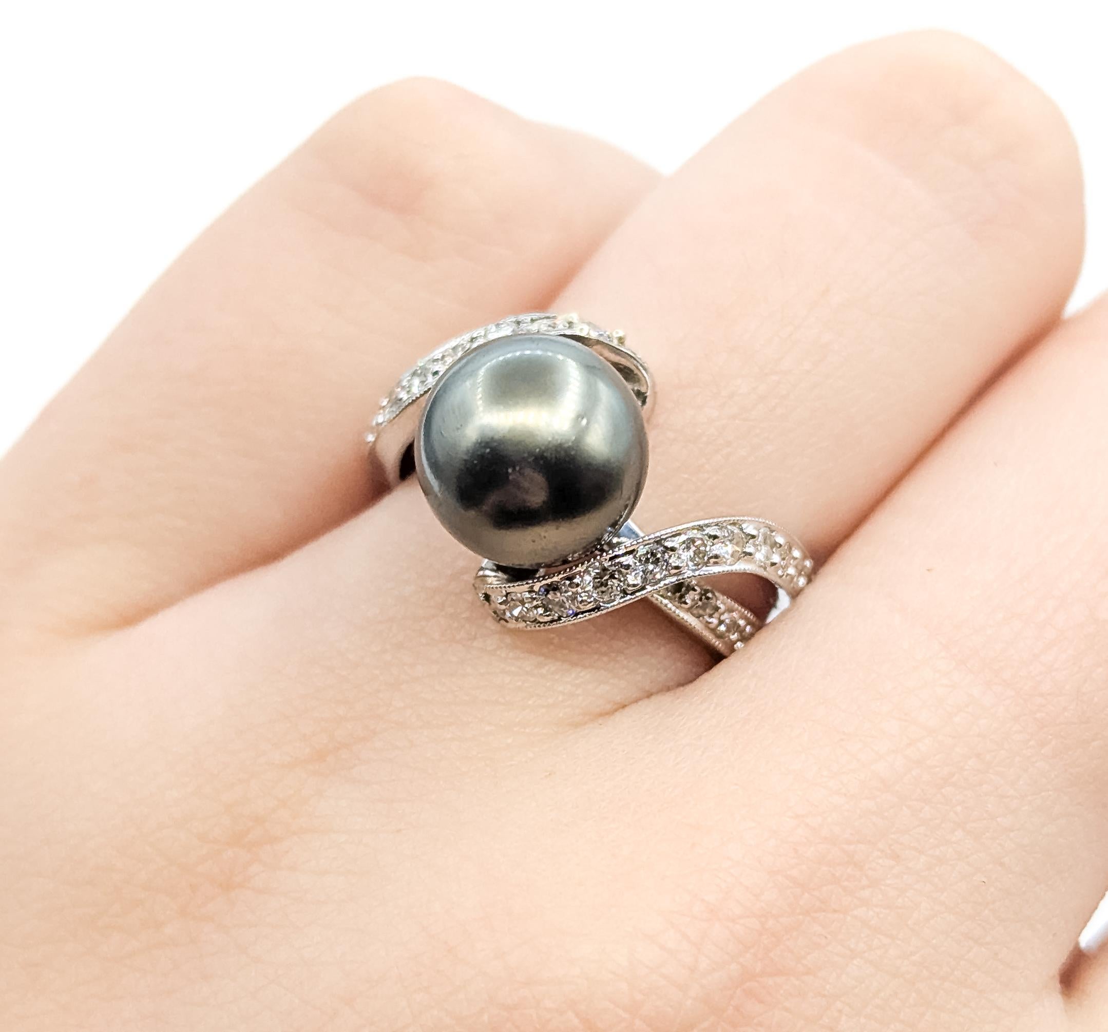 Gracieuse bague en or blanc 14k avec perles de Tahiti et diamants Excellent état - En vente à Bloomington, MN