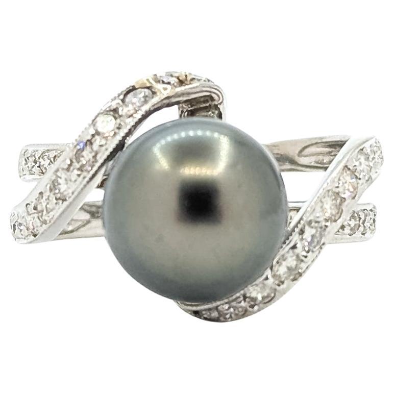Grazioso anello con perla di Tahiti e diamante in oro bianco 14k