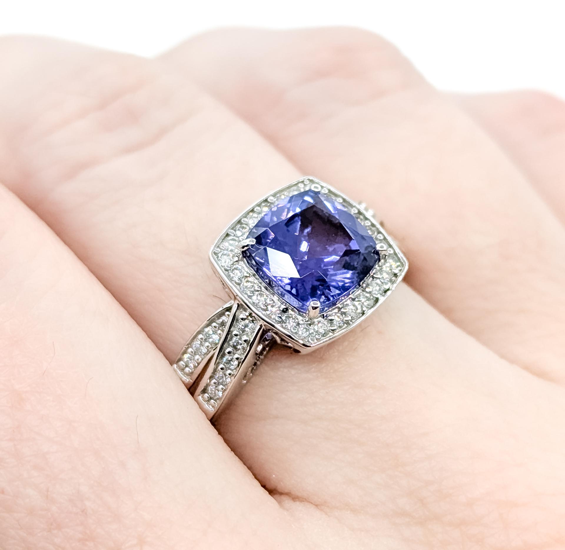 Grazioso anello a raggiera con tanzanite e diamanti in 14 carati In condizioni ottime in vendita a Bloomington, MN