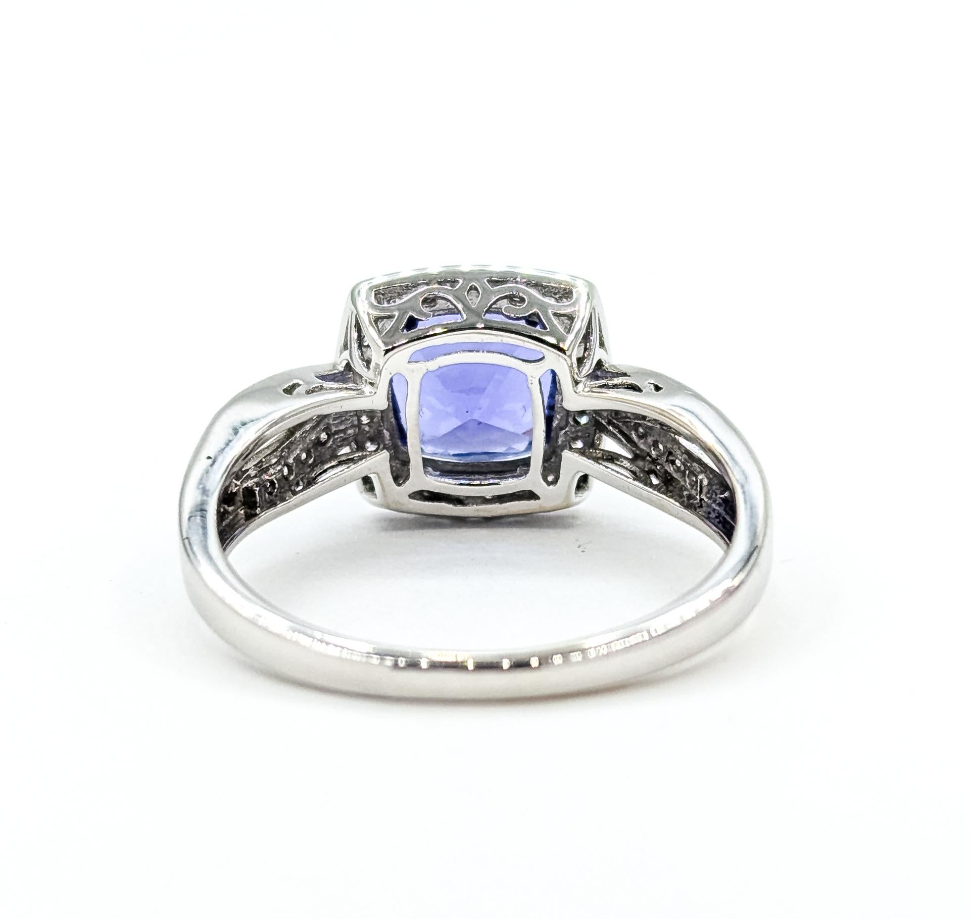 Grazioso anello a raggiera con tanzanite e diamanti in 14 carati in vendita 1