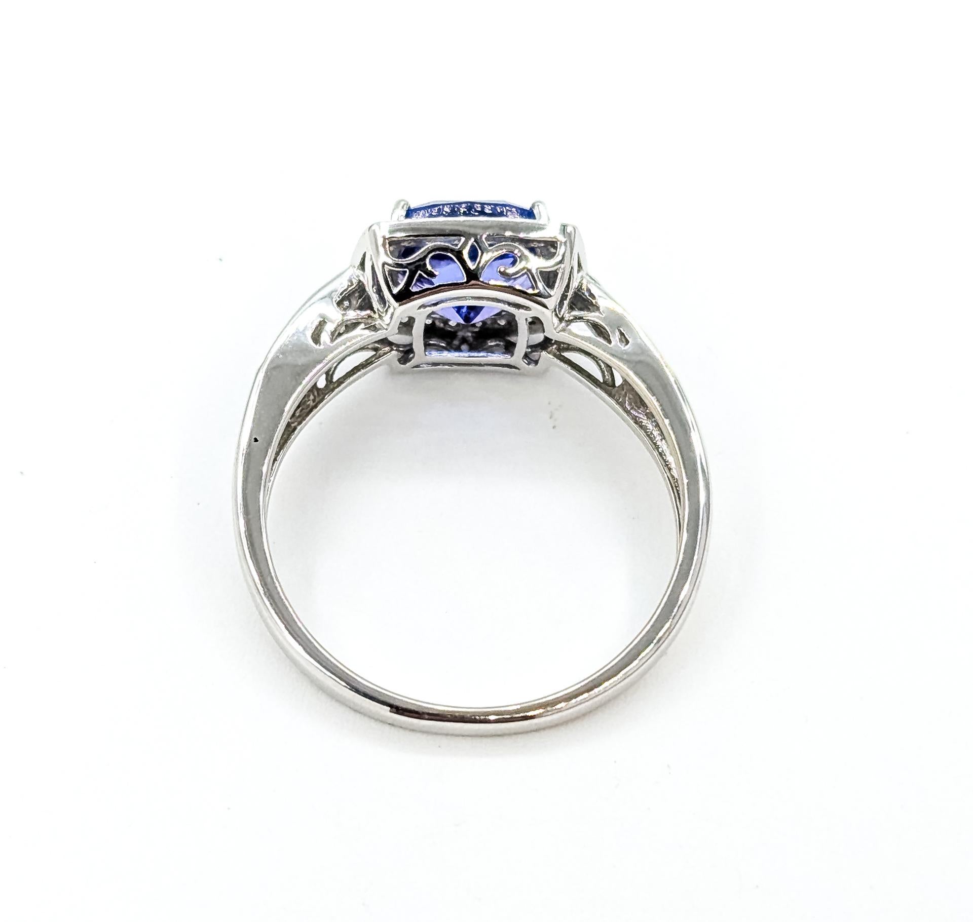 Grazioso anello a raggiera con tanzanite e diamanti in 14 carati in vendita 3