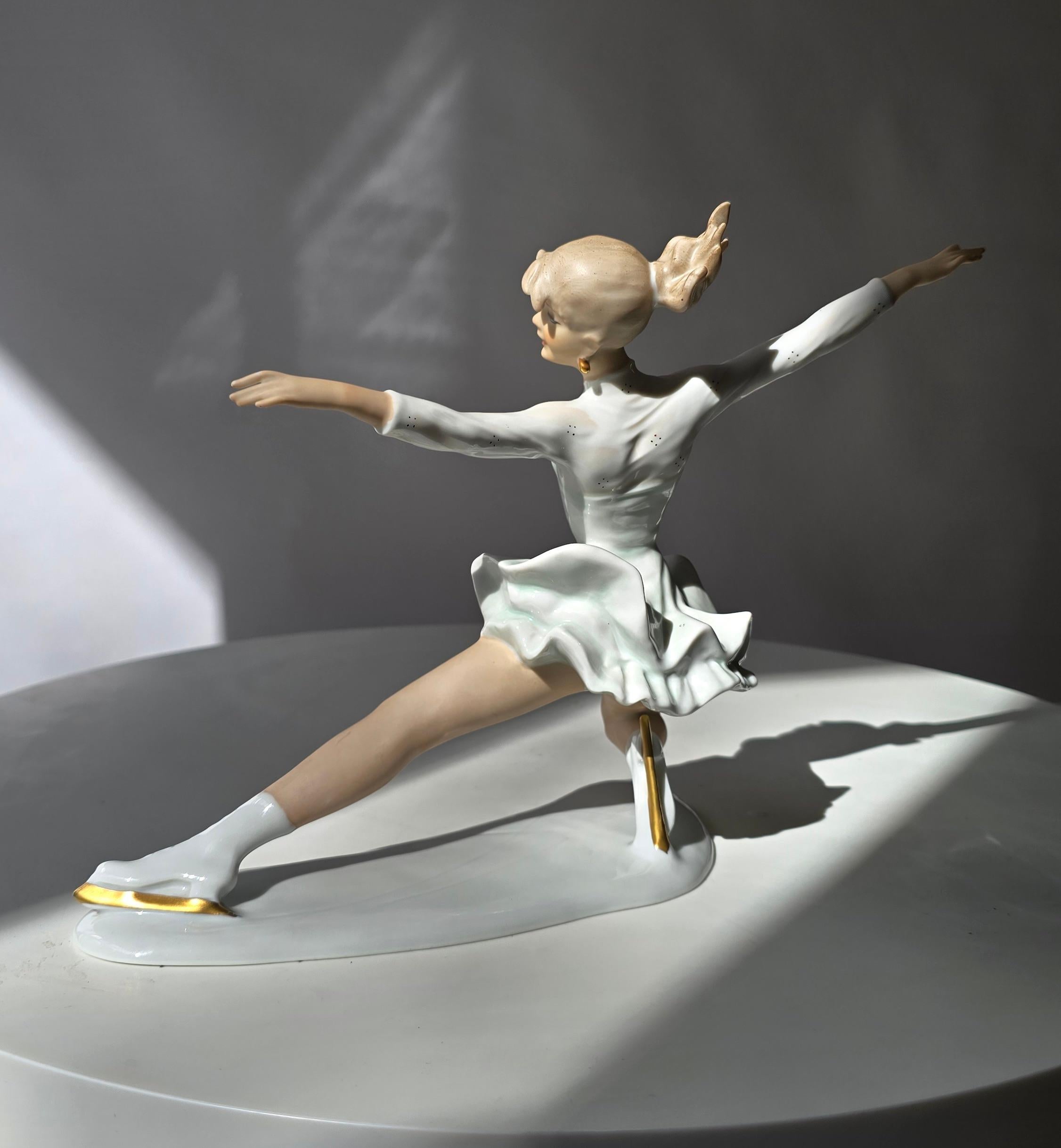 Graceful Wallendorf Ice Skater Figurine, Germany, 1950s – Large Model

A beautifully detailed large Wallendorf porcelain figurine of an elegant female ice skater, produced in Thuringia, Germany, circa 1950s. The skater is shown in a graceful pose