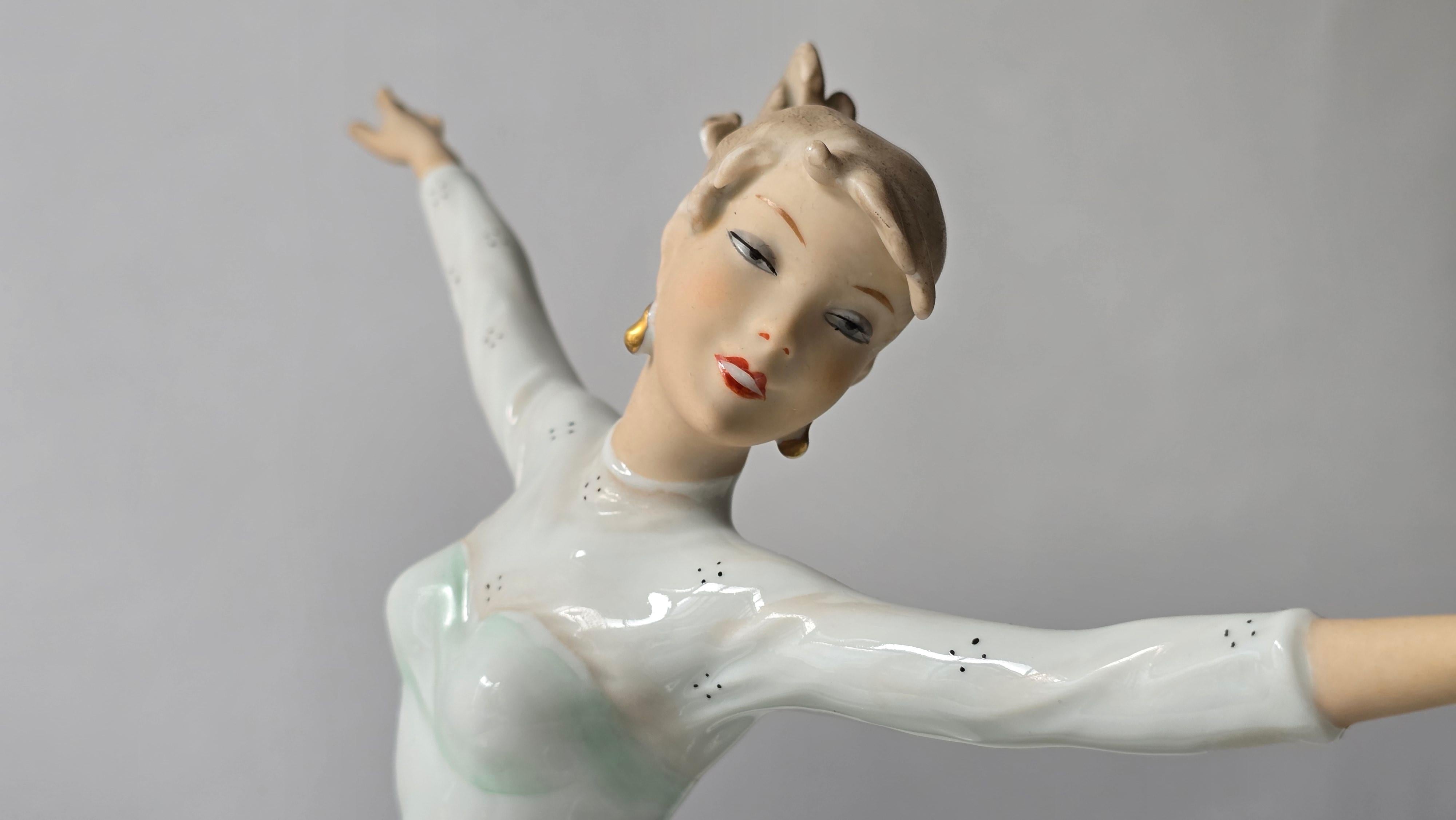 Graceful Wallendorf Ice Skater Figurine, Germany, 1950s – Large Model For Sale 3