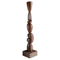 Gracieux Totem en bois debout Stand No24, Collection Escalona de NONO