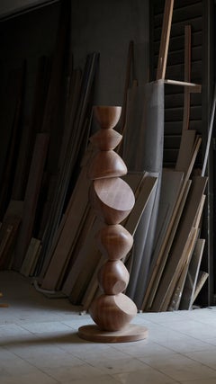 Gracieux Totem en bois debout Stand No26, Collection Escalona de NONO