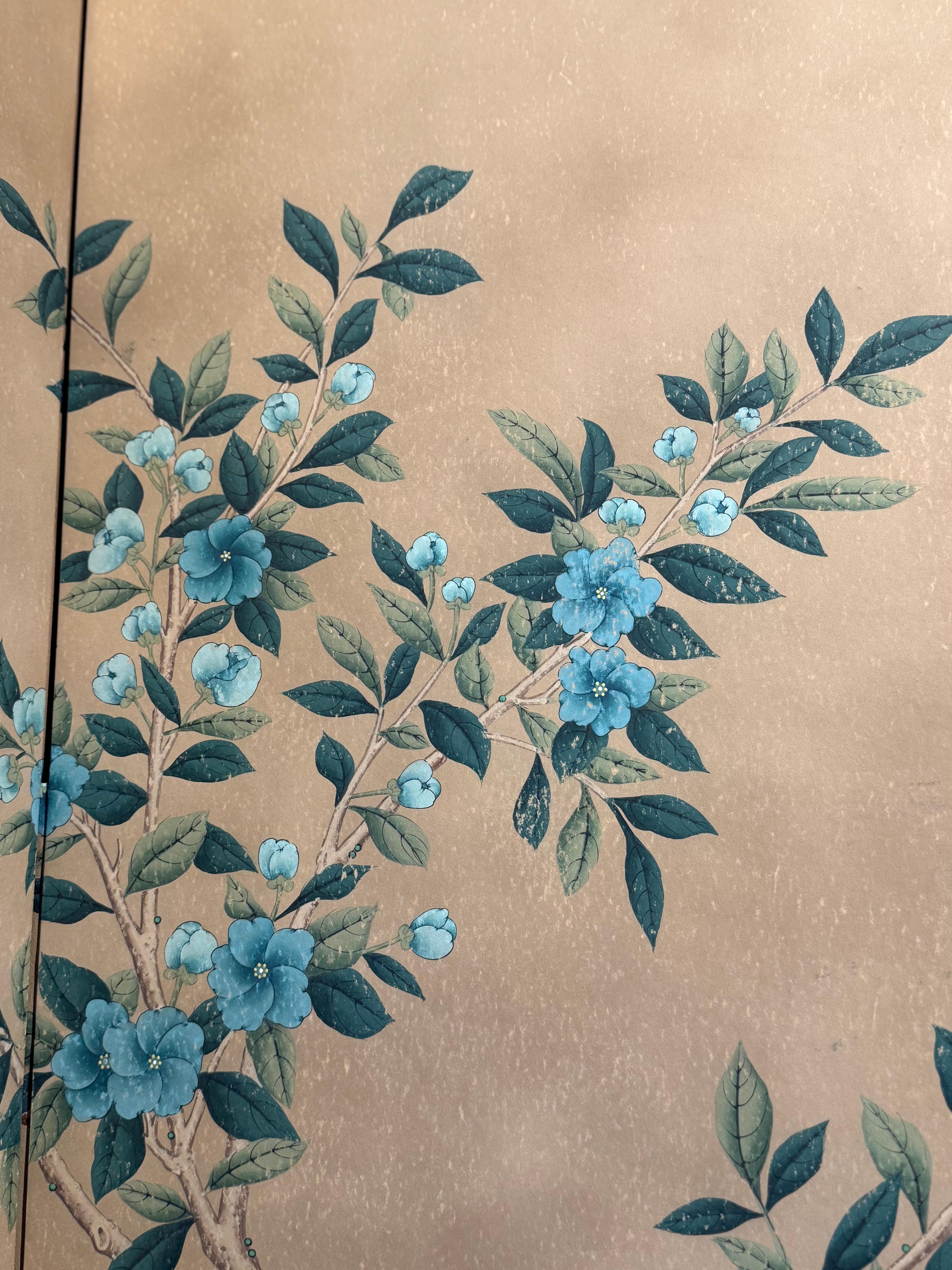 Gracie - Écran de papier peint à la main à six panneaux avec motif floral en vente 1