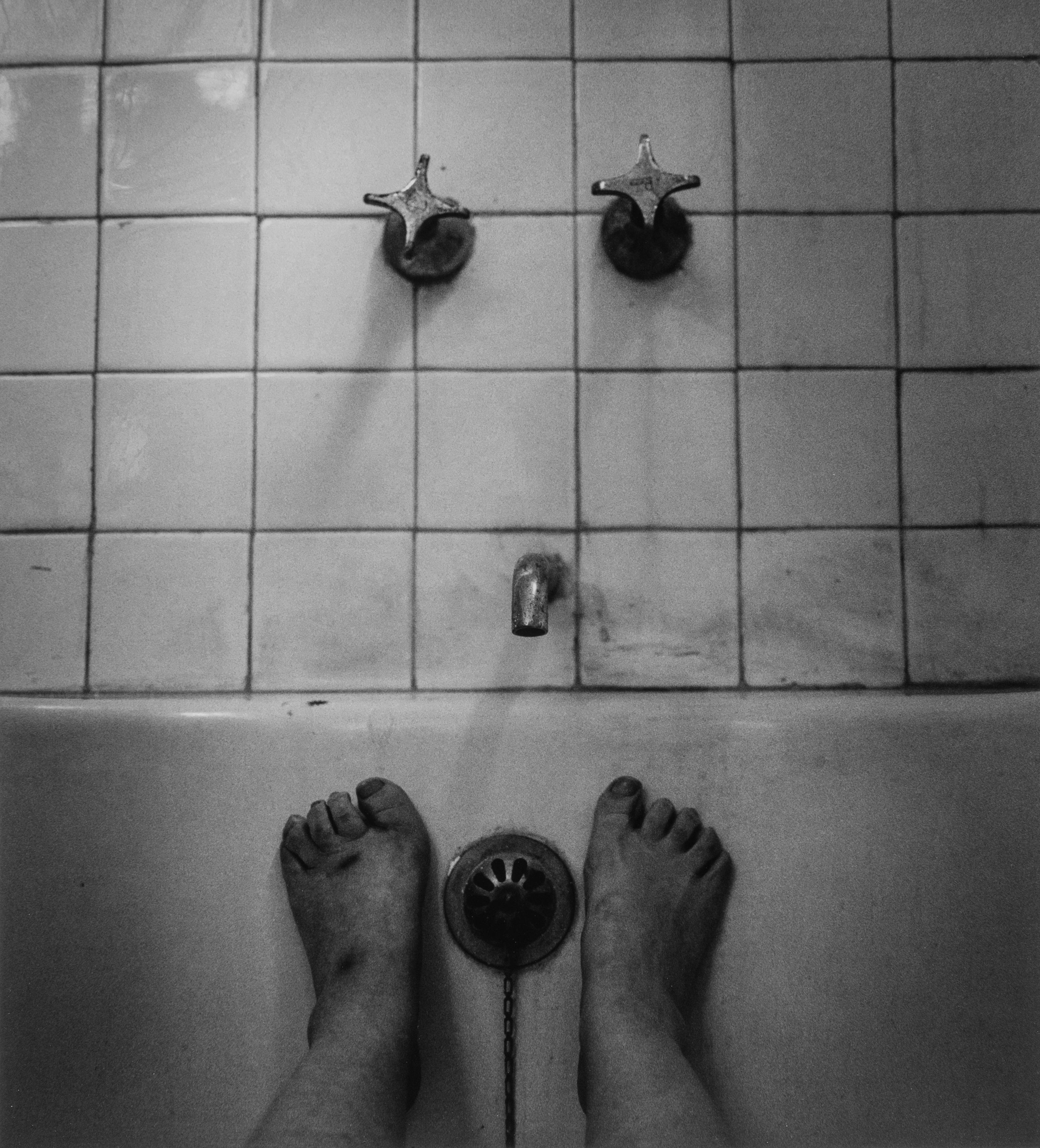 Graciela Iturbide Black and White Photograph - El Baño de Frida [Frida's Bathroom], Coyoacán, Mexico City, 2005