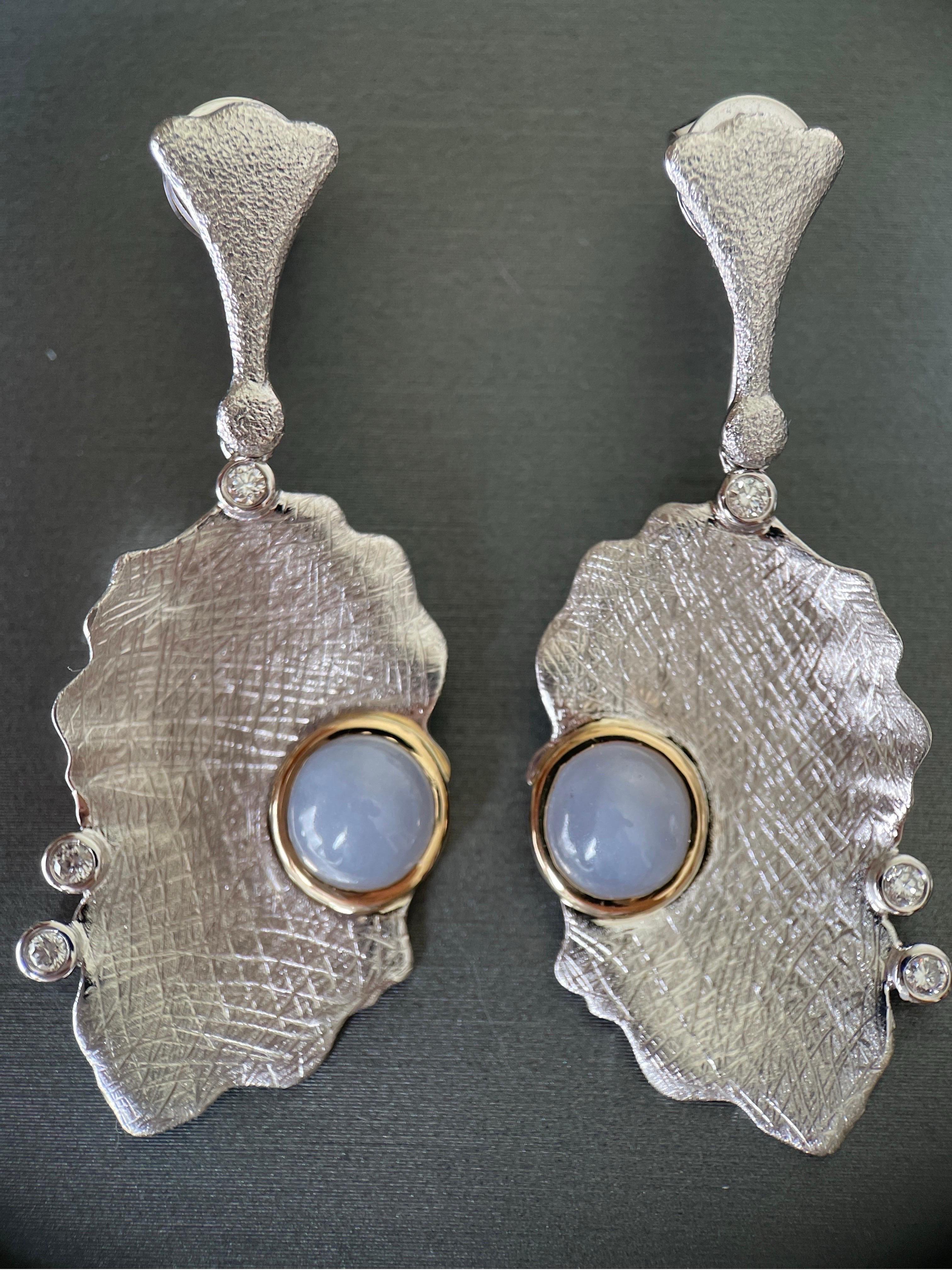 Grade A Burma Jadeite Jade and Diamonds earring in 18k solid gold In New Condition For Sale In Singapore, SG