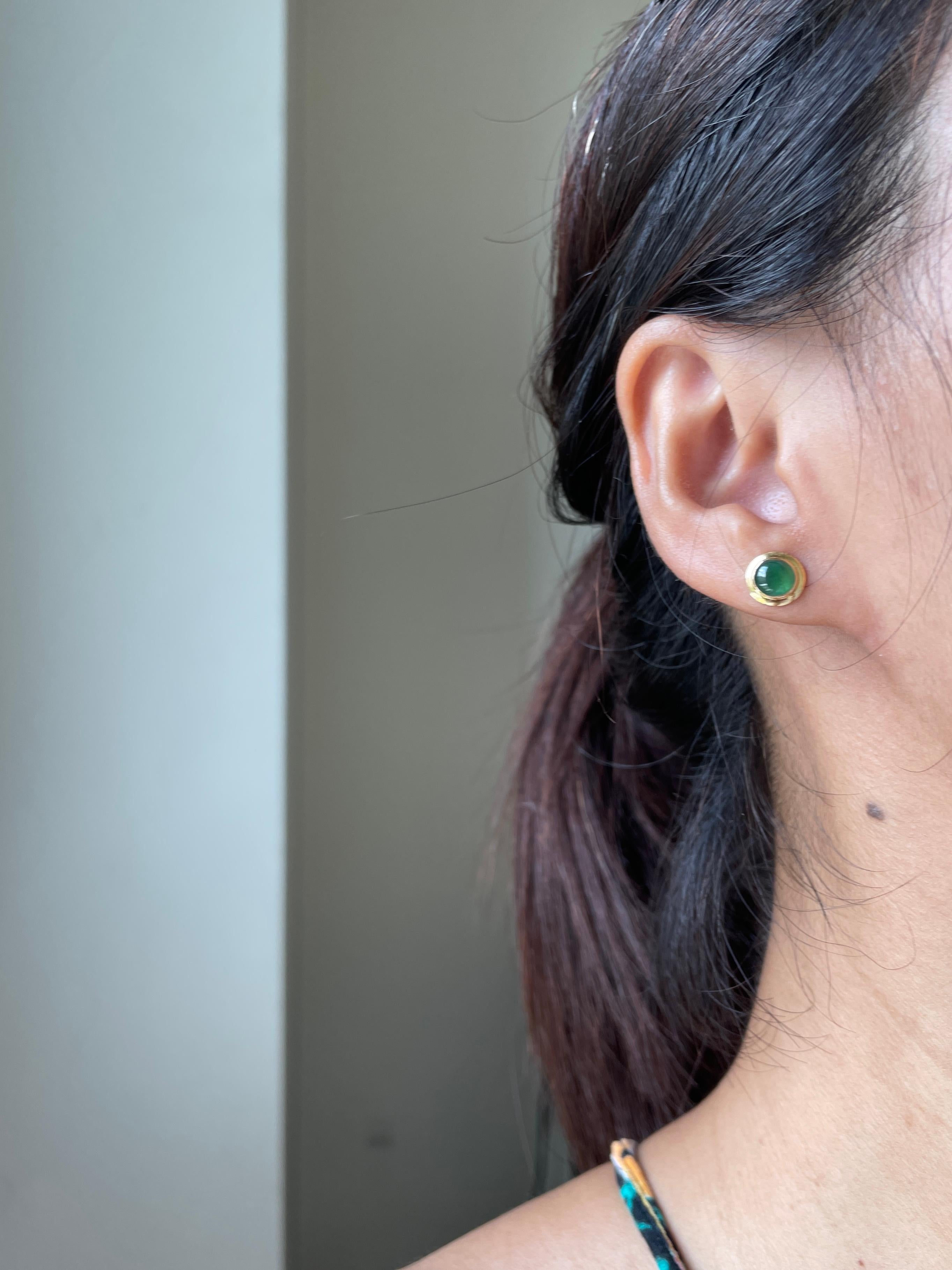 Grade A Burma Jadeite Jade earring in 18k solid gold In New Condition For Sale In Singapore, SG